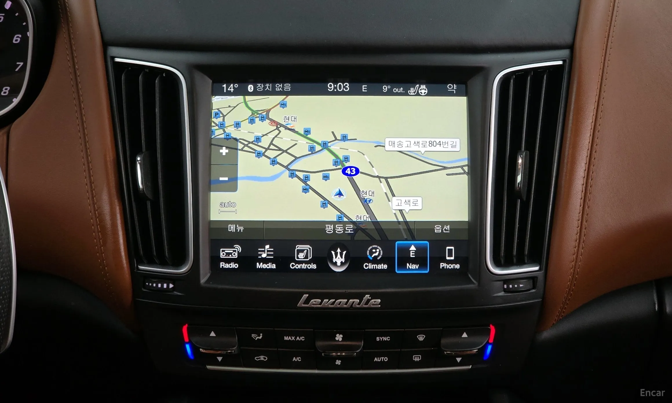Maserati Levante превью 14