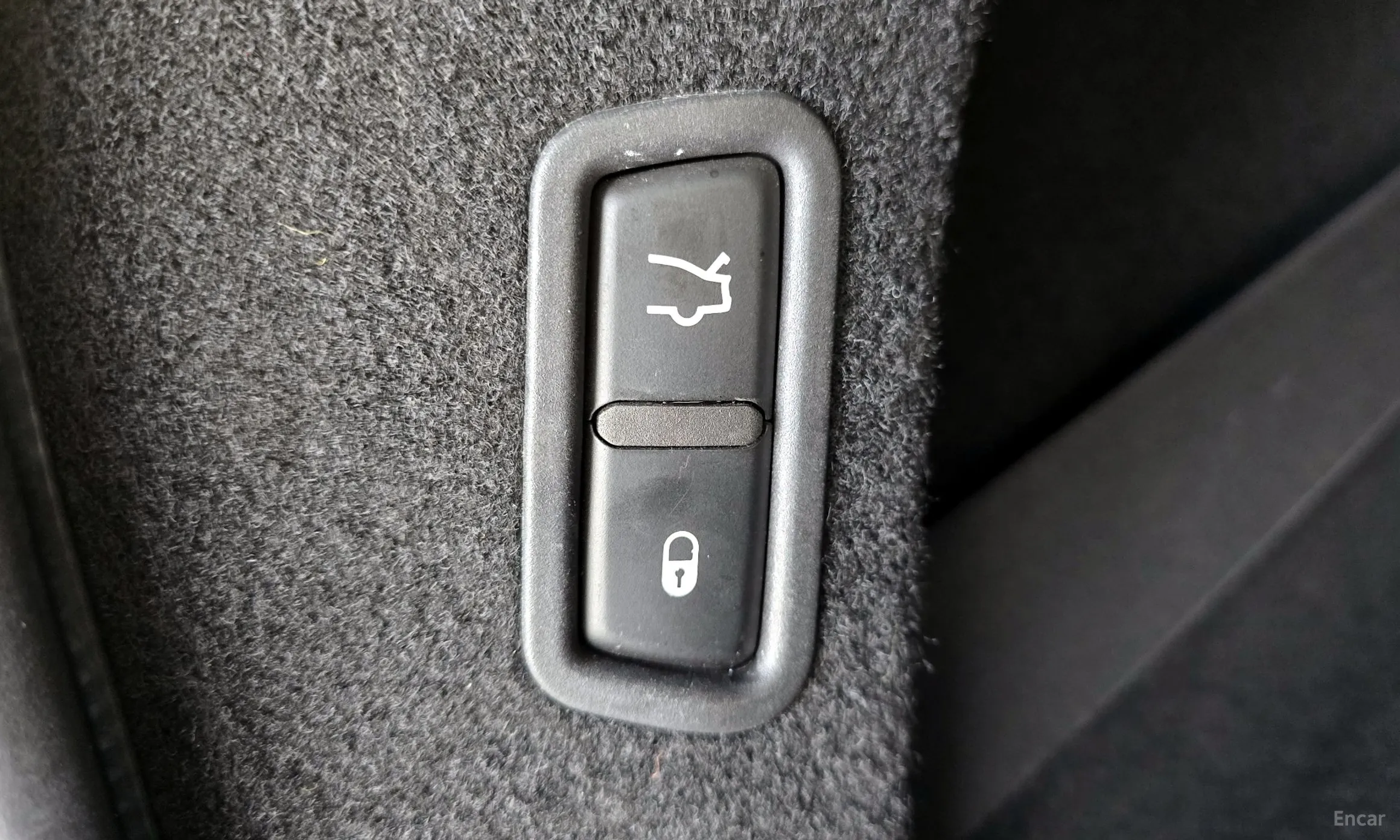 Maserati Levante превью 20