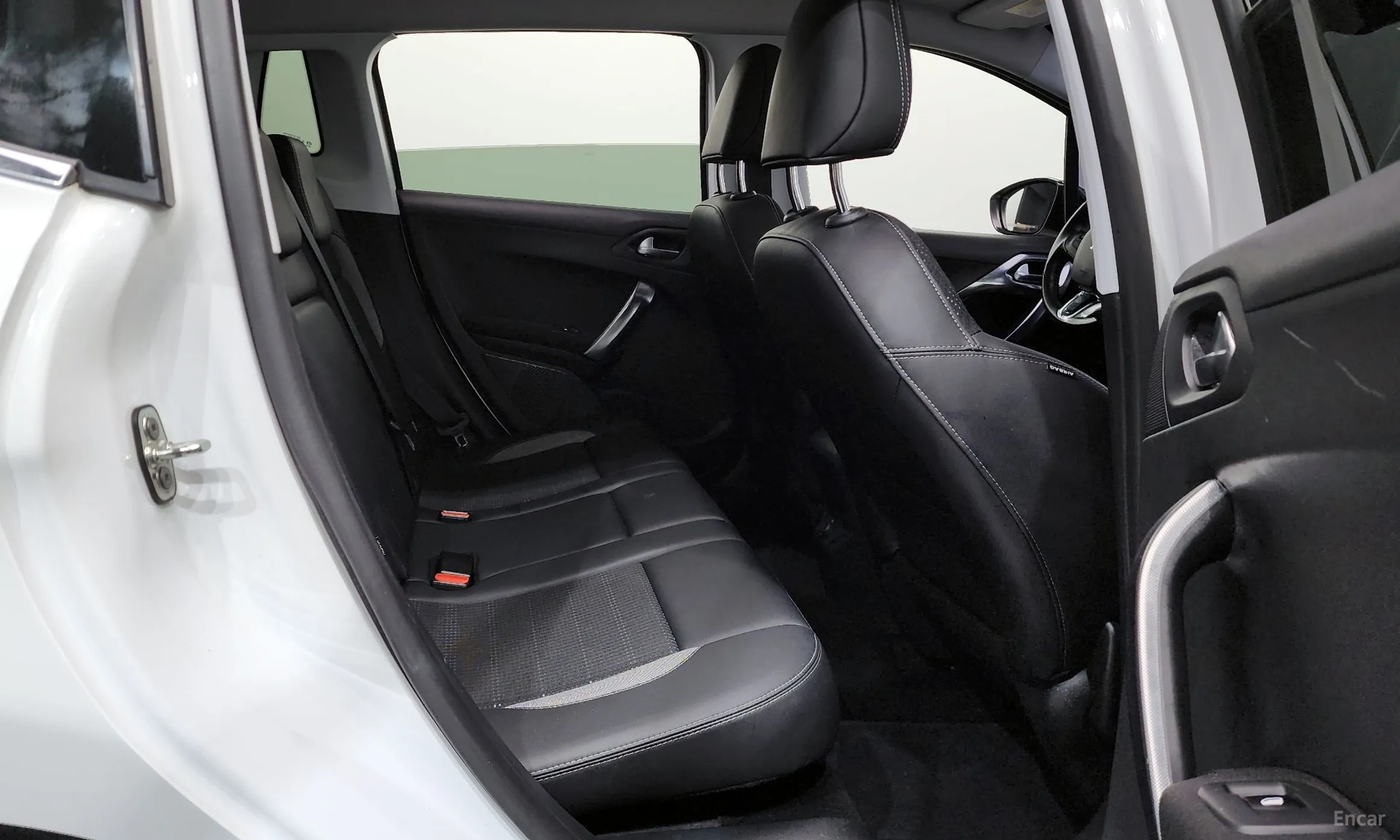 Peugeot 2008. превью 12