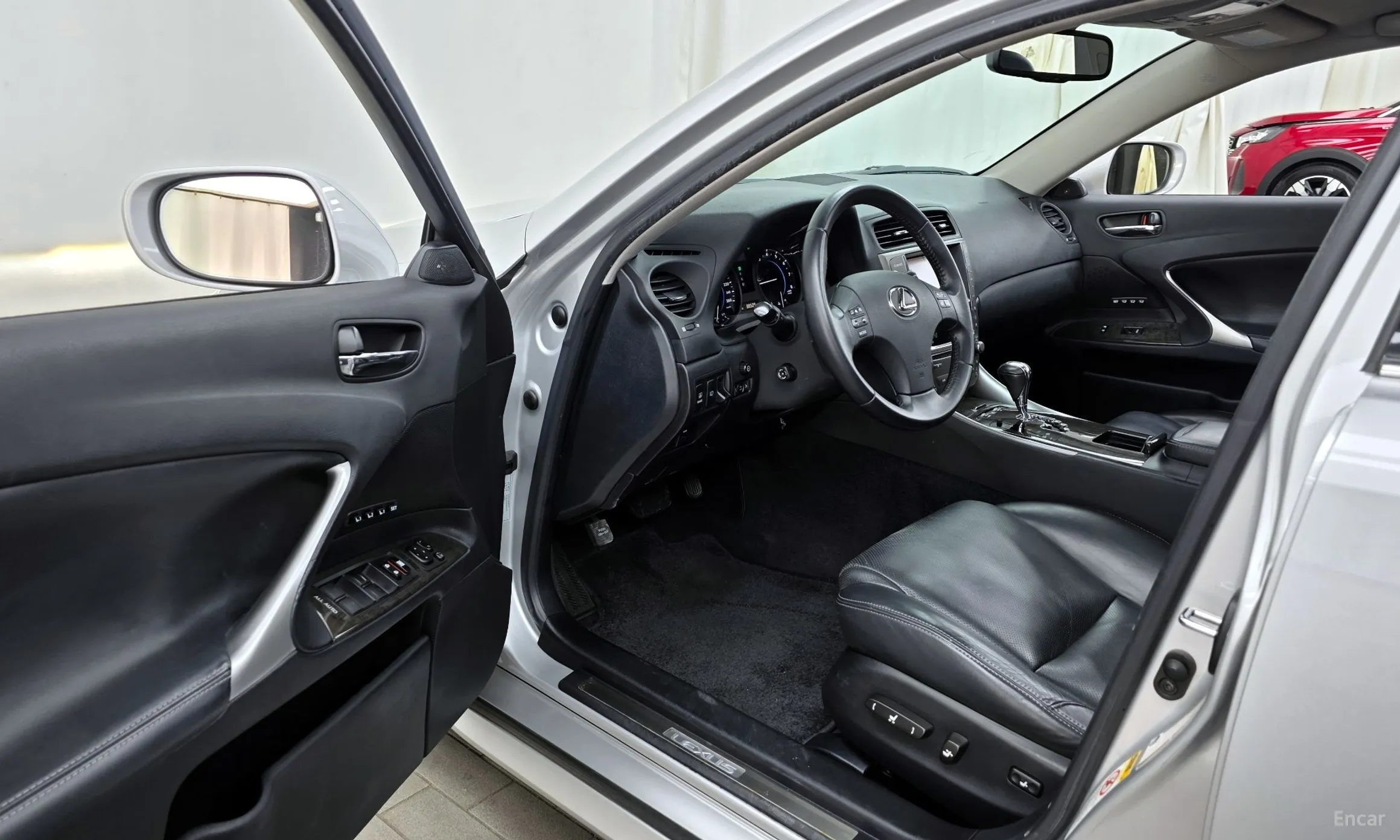 Lexus IS250 превью 10