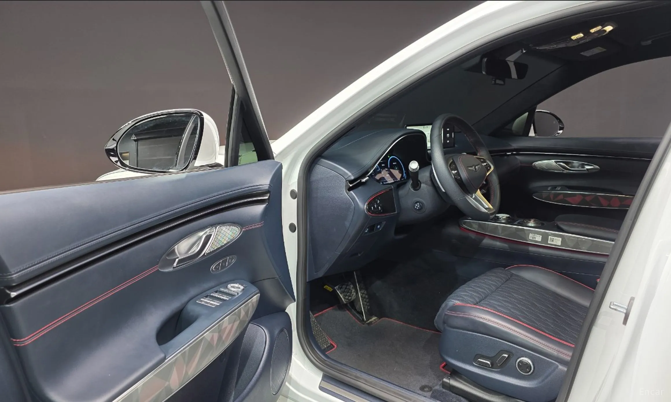 Genesis GV70 превью 10