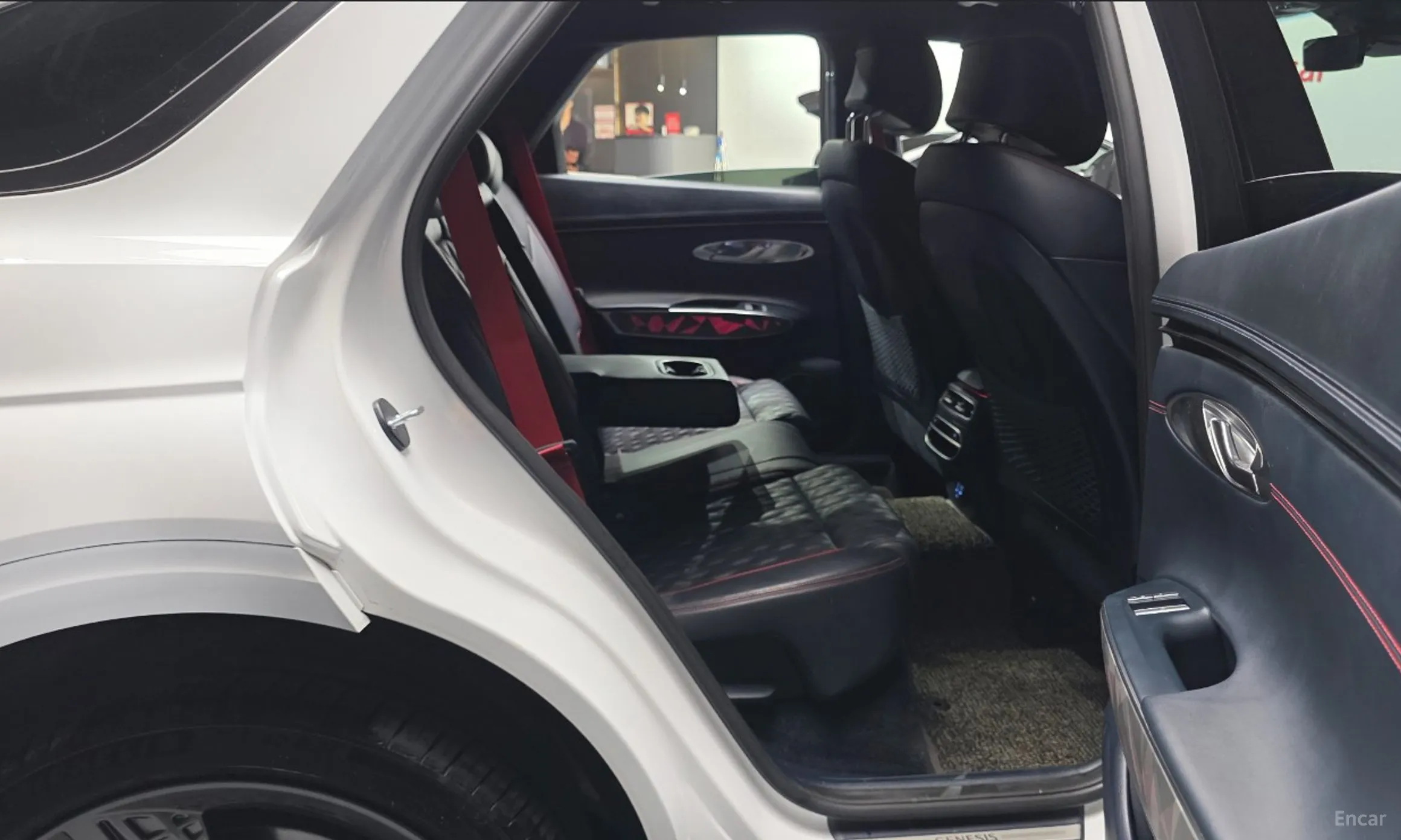 Genesis GV70 превью 12