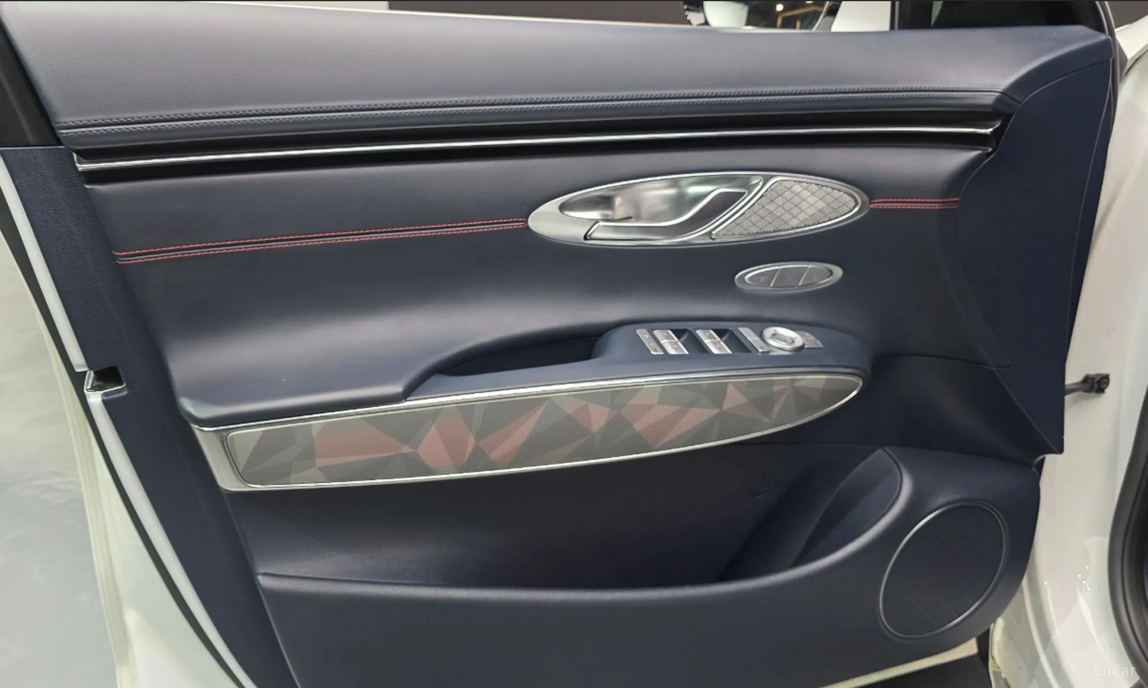 Genesis GV70 превью 17