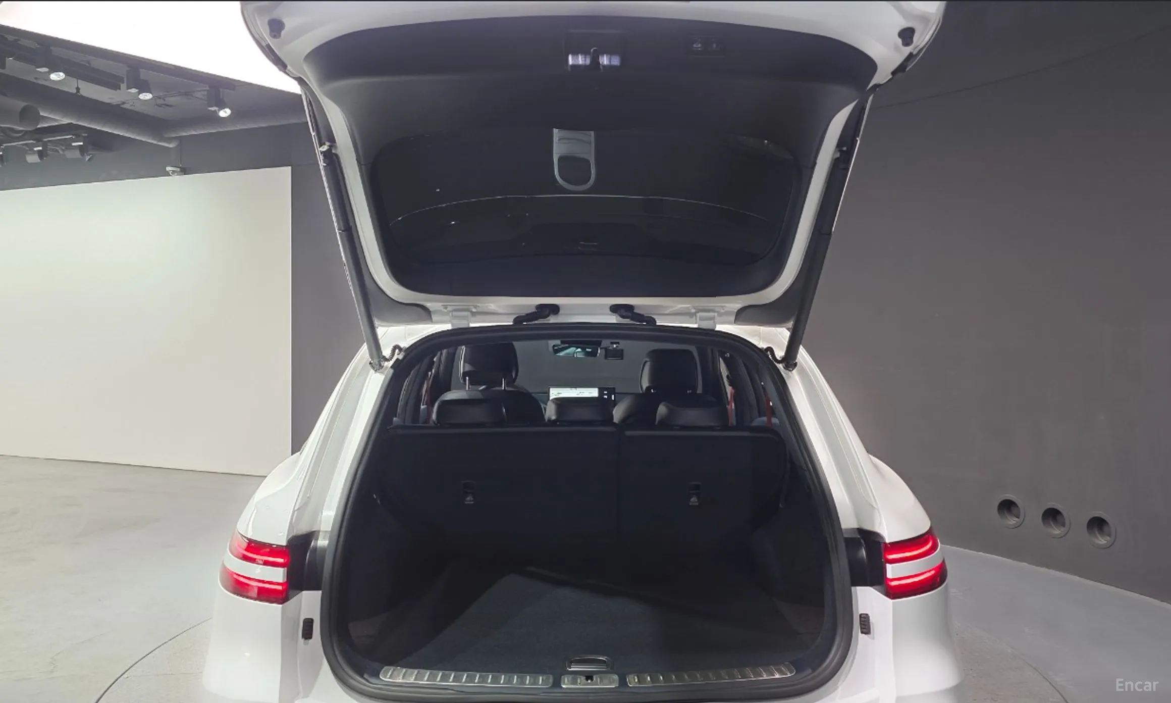 Genesis GV70 превью 20