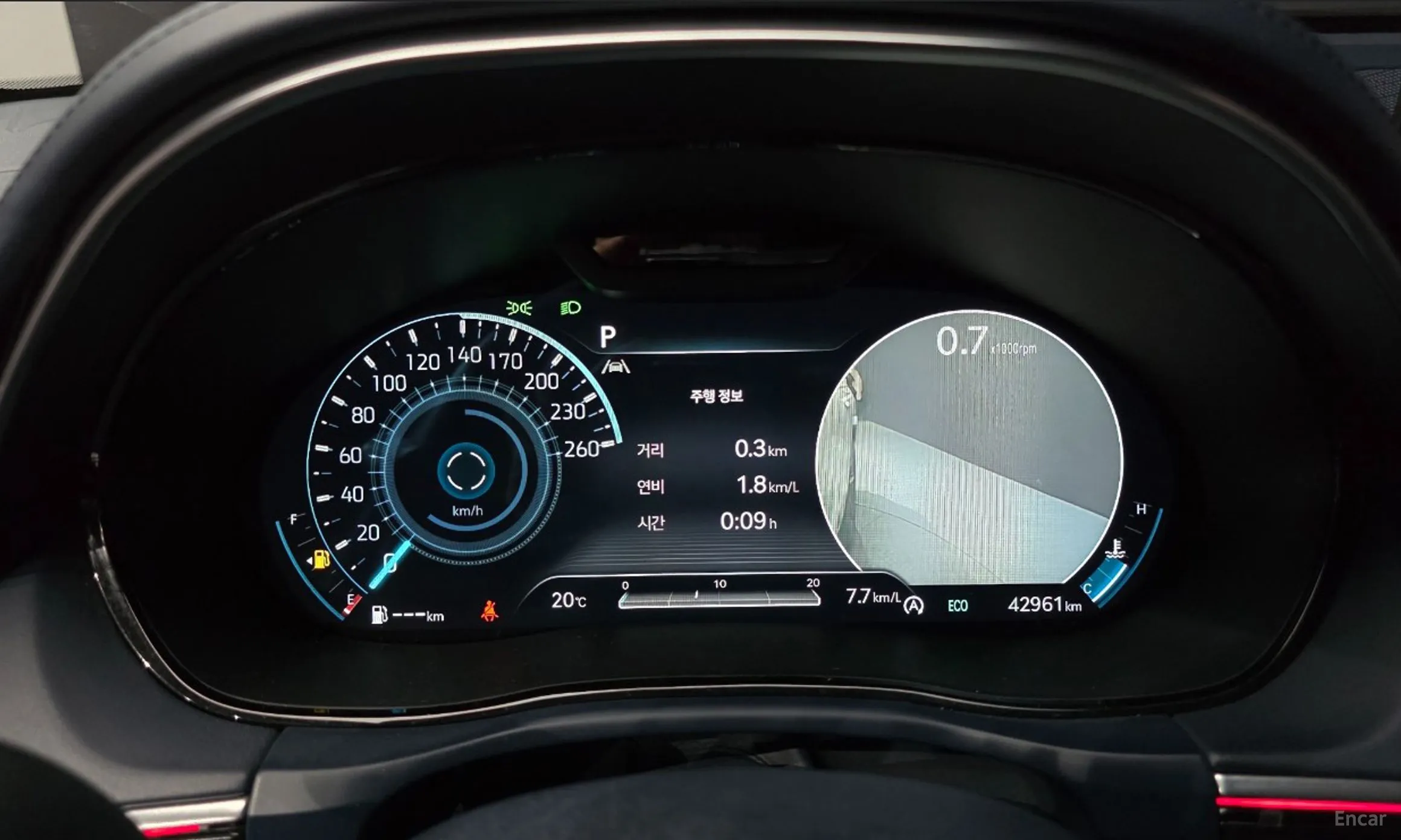Genesis GV70 превью 8