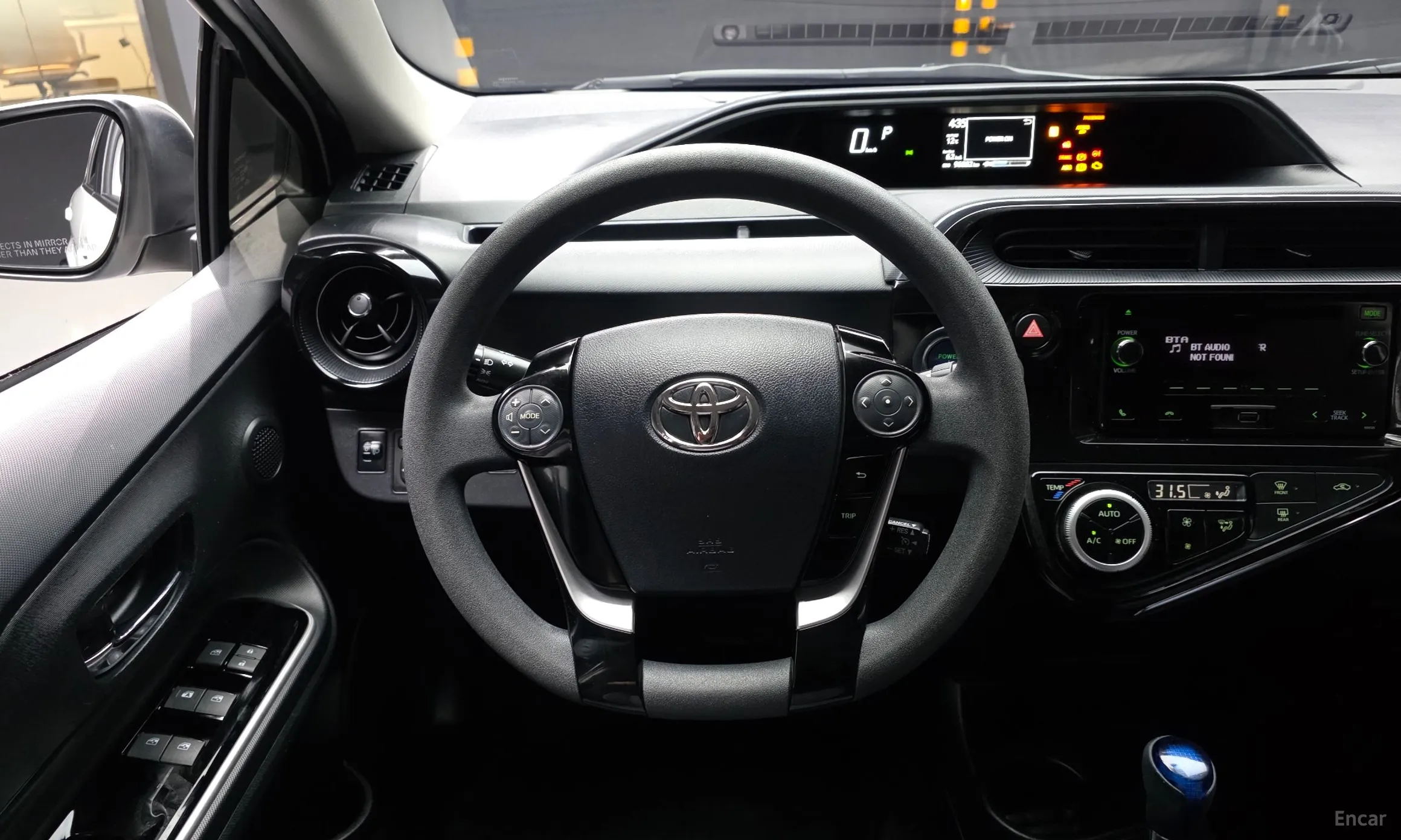 Toyota Prius C превью 13
