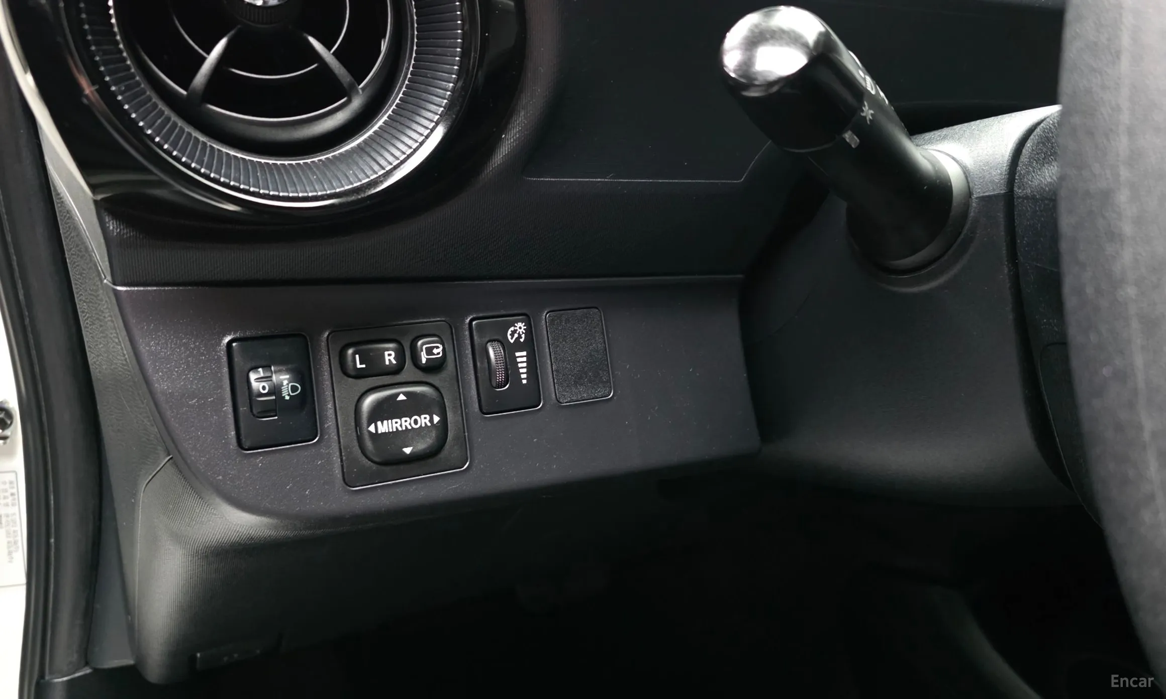 Toyota Prius C превью 17