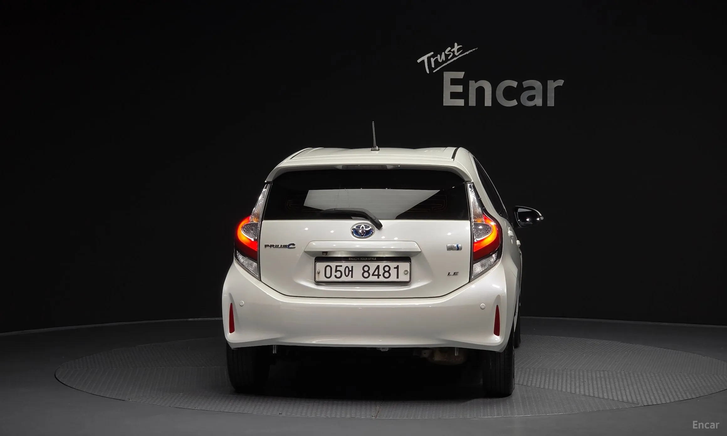 Toyota Prius C превью 4