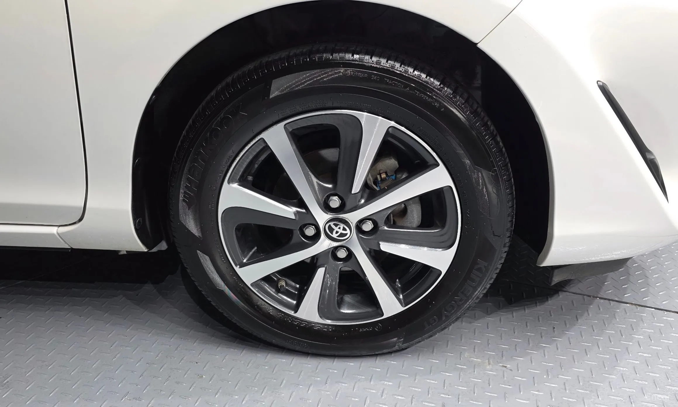 Toyota Prius C превью 5