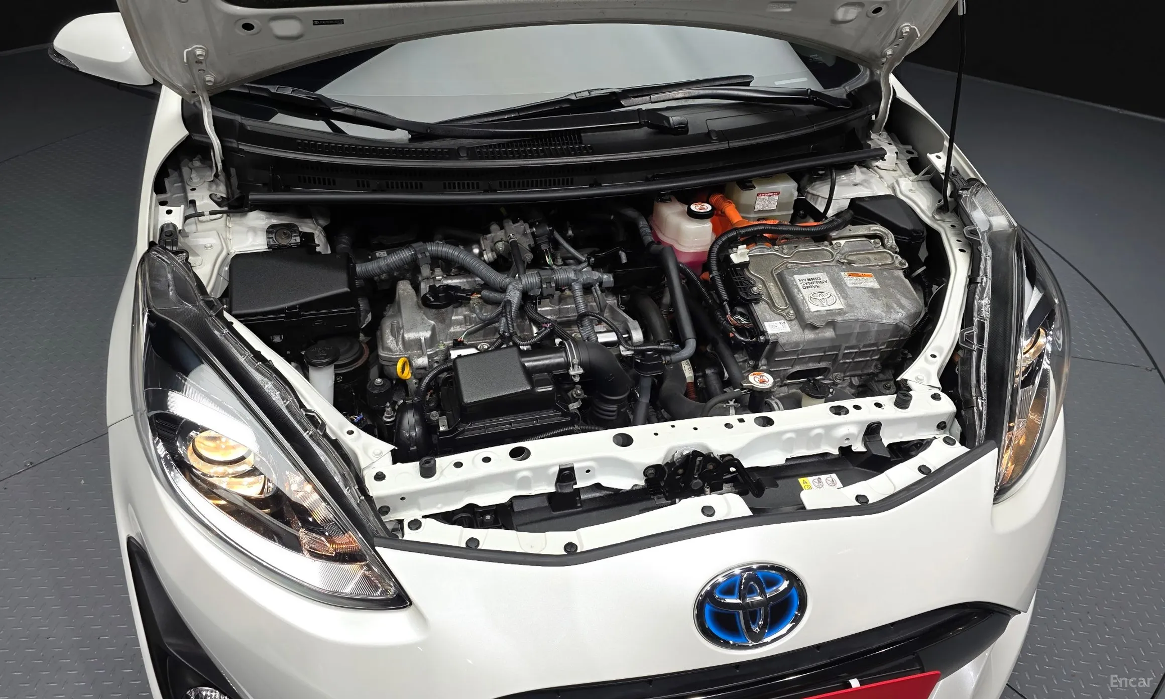 Toyota Prius C превью 6