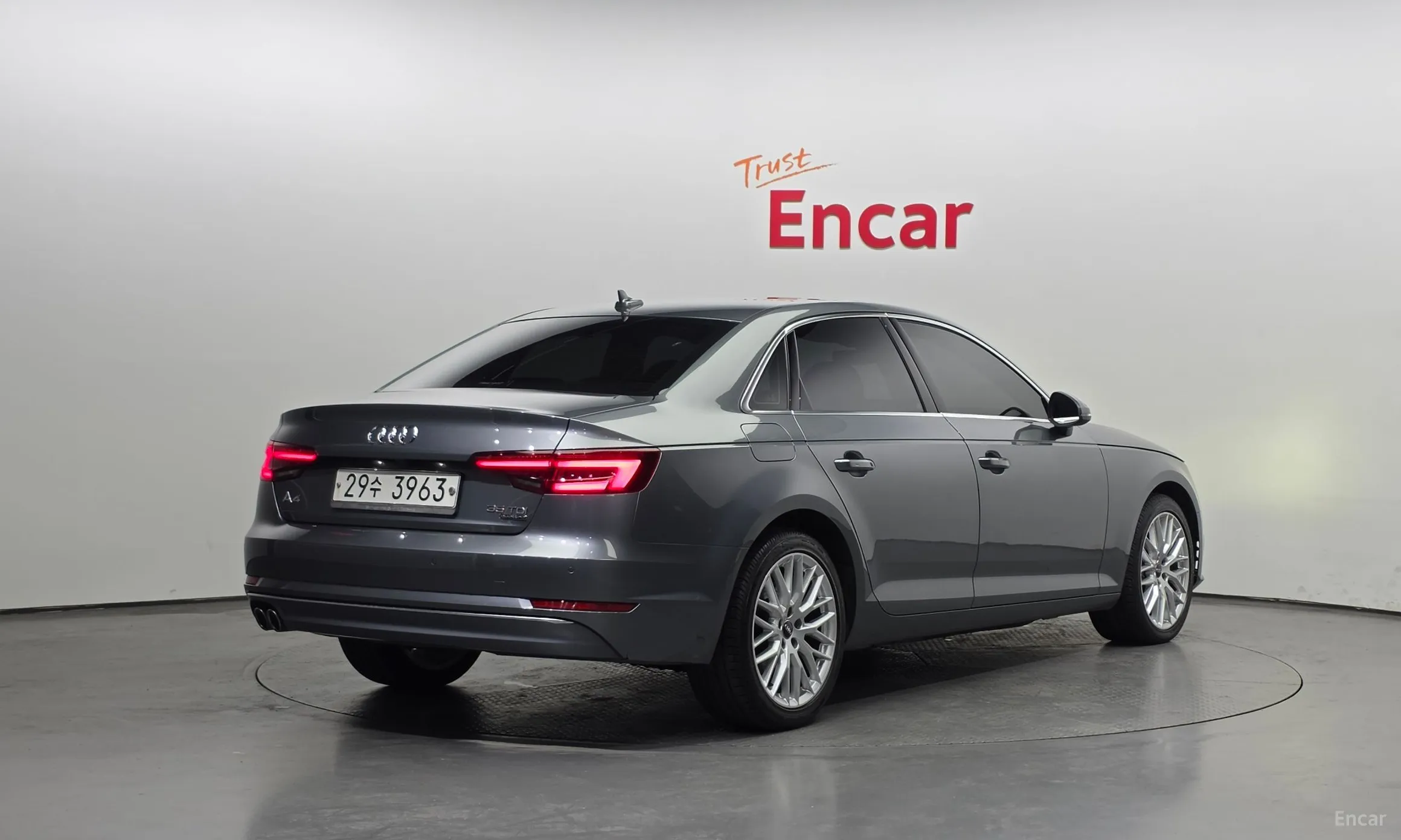 Audi A4 (B9) превью 2
