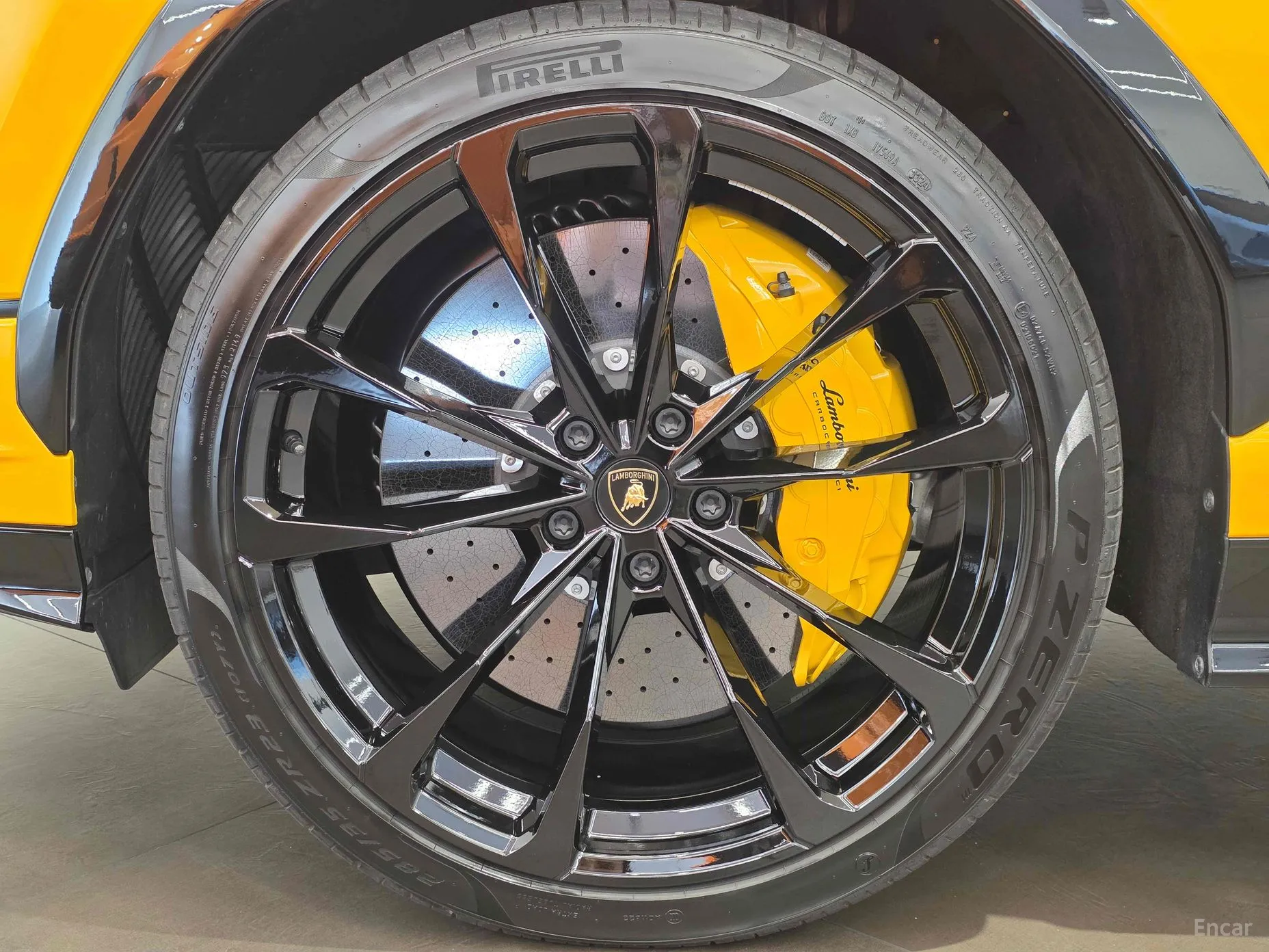 Lamborghini Urus превью 10