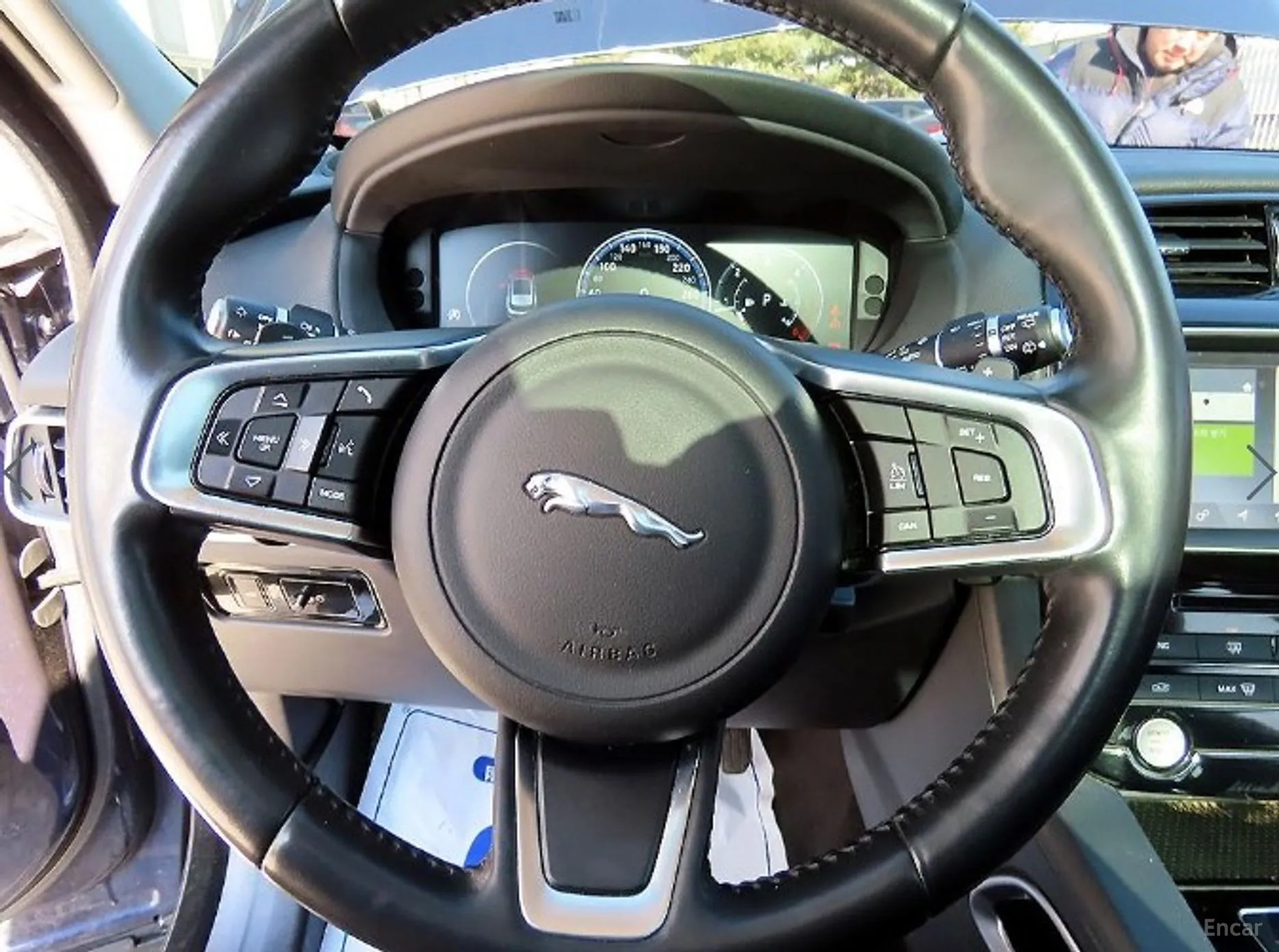 Jaguar F-PACE превью 8
