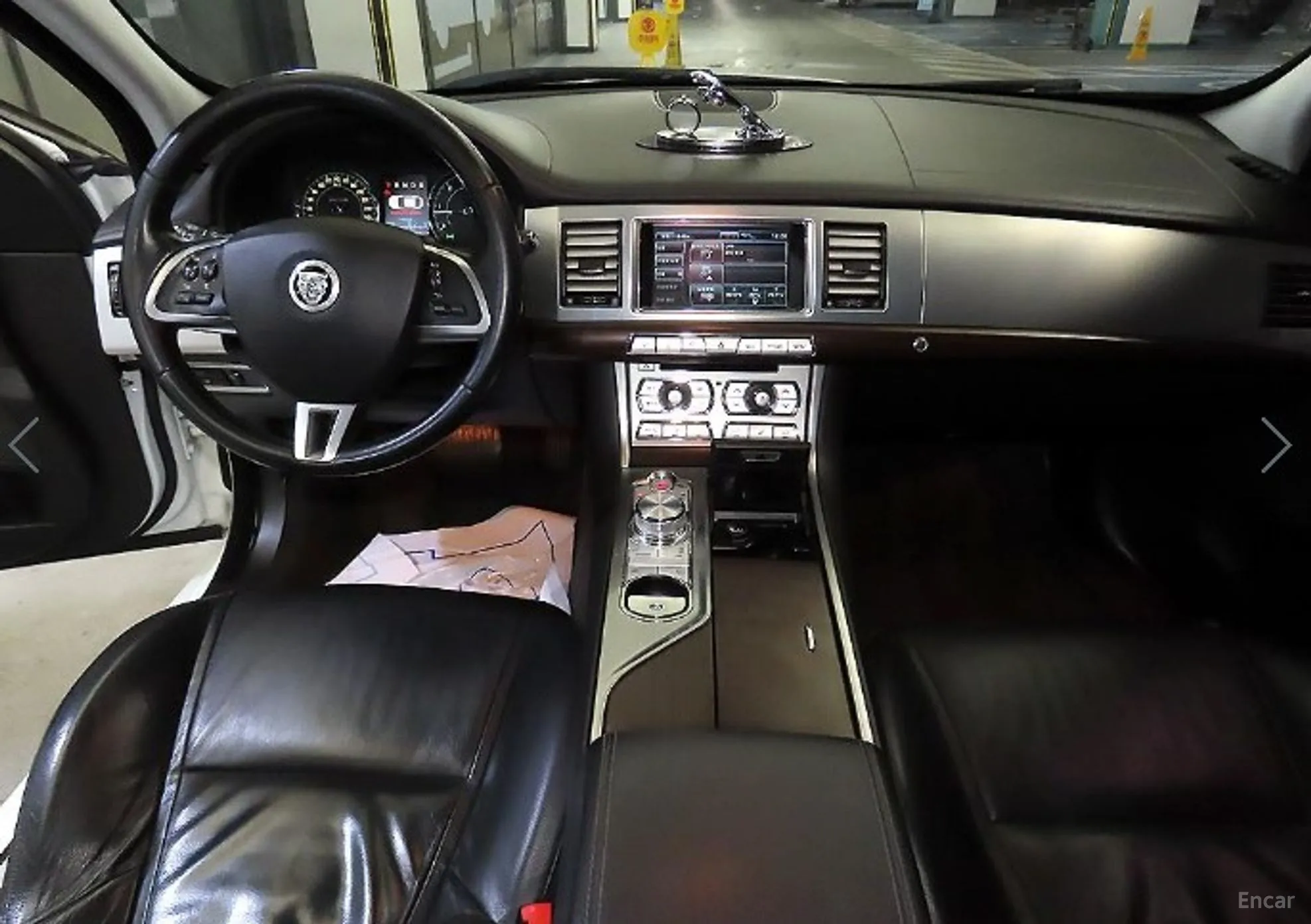 Jaguar New XF превью 10