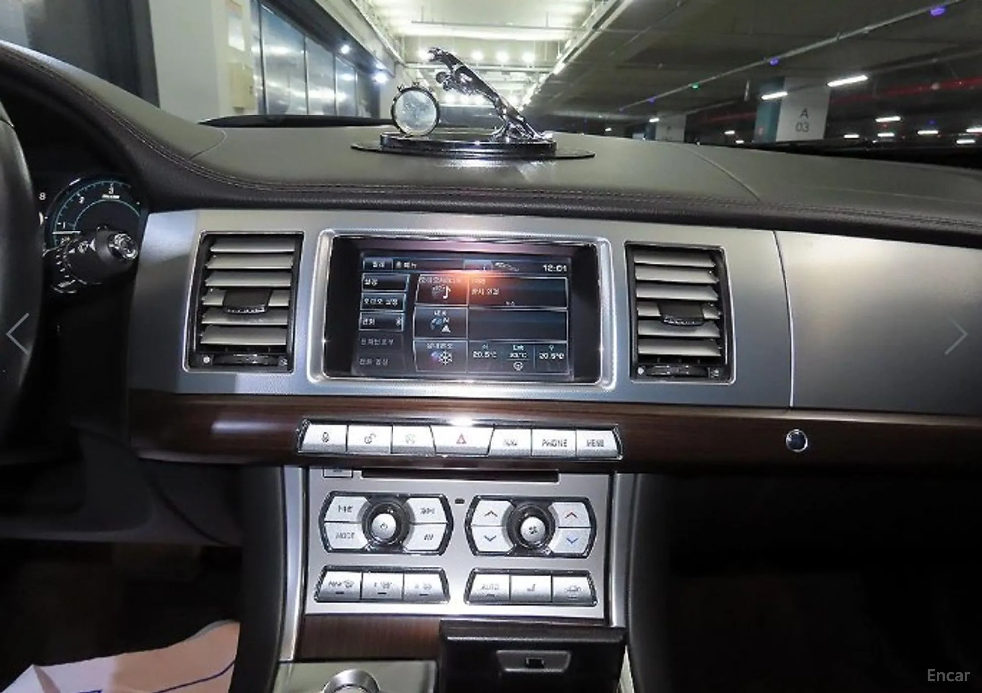 Jaguar New XF превью 11