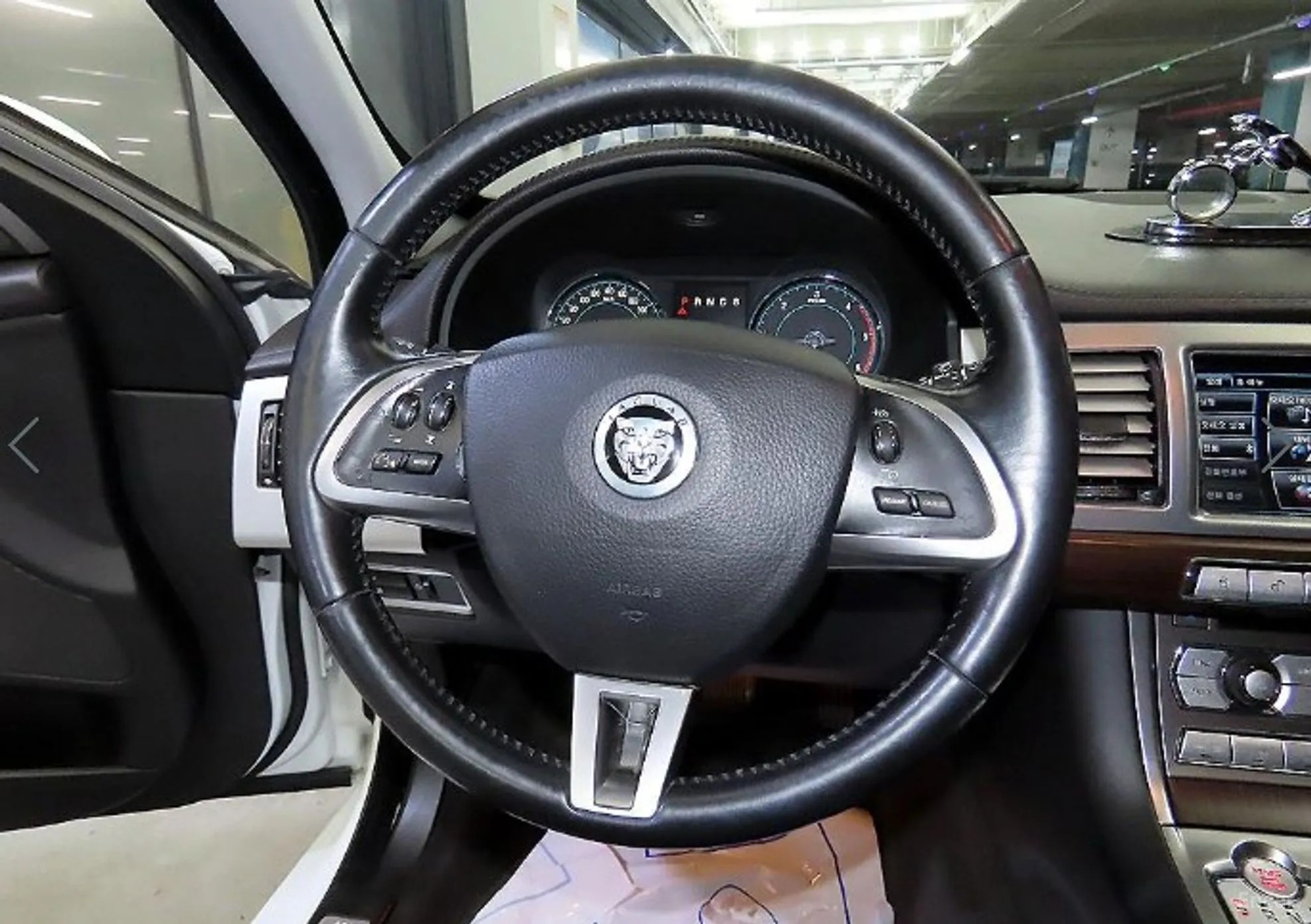 Jaguar New XF превью 8