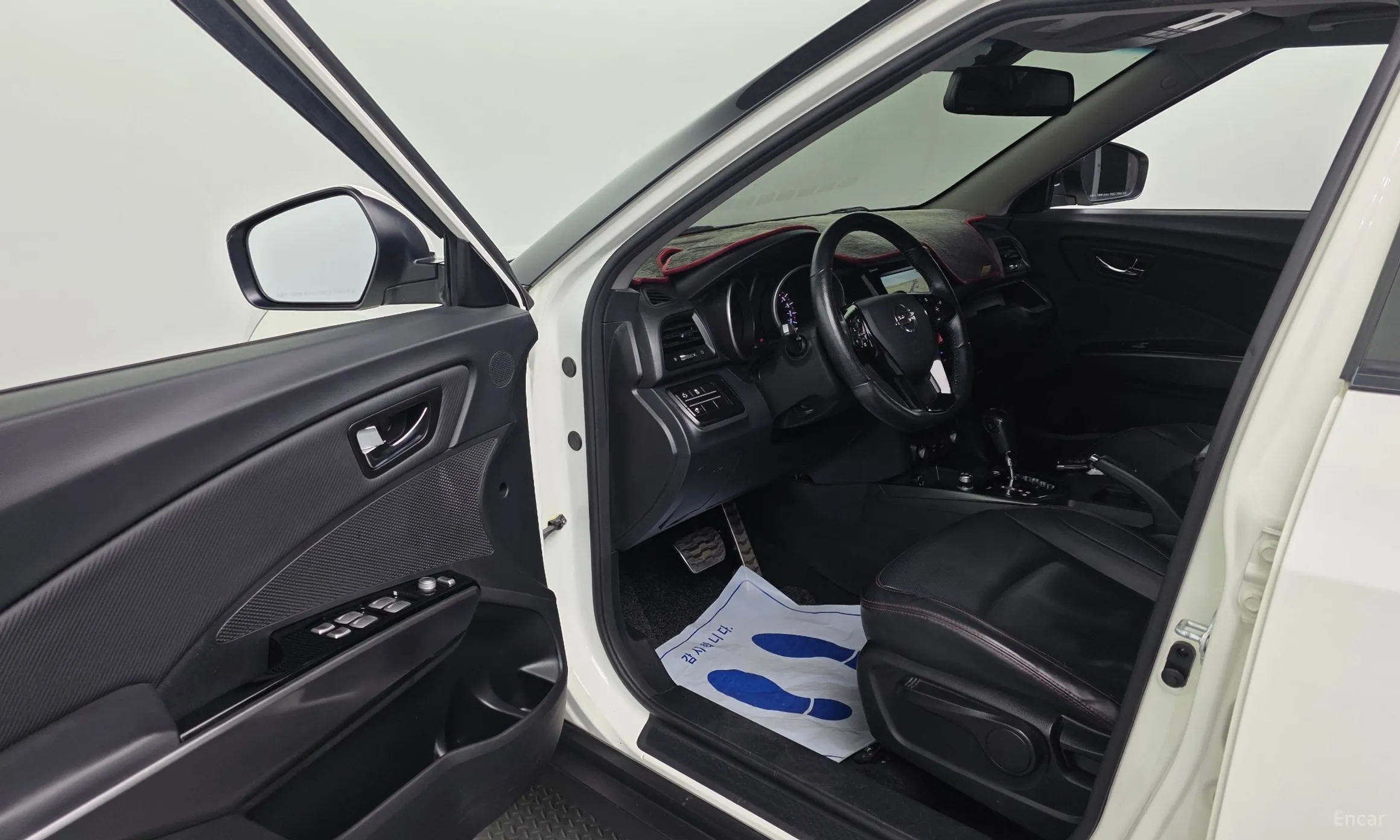 KG Mobility (SsangYong) Tivoli Air превью 10