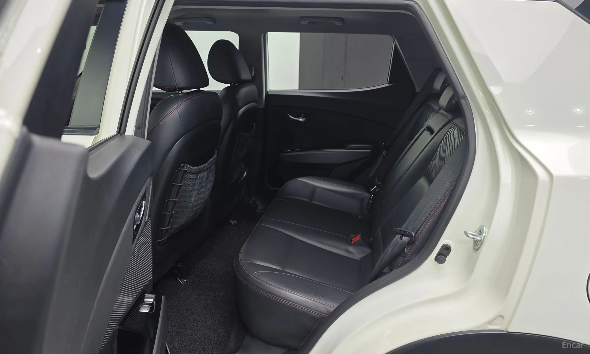 KG Mobility (SsangYong) Tivoli Air превью 11