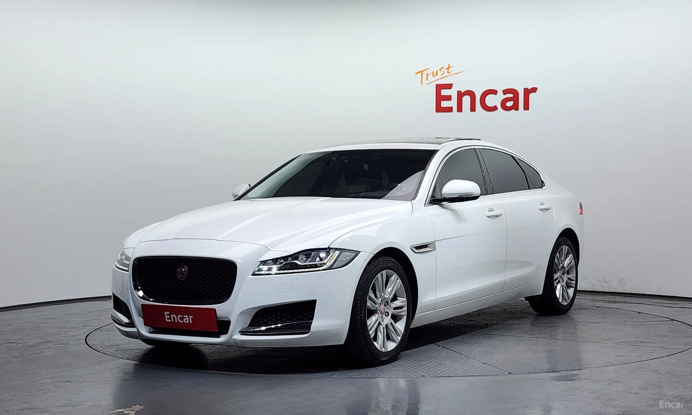 Jaguar XF (x260)