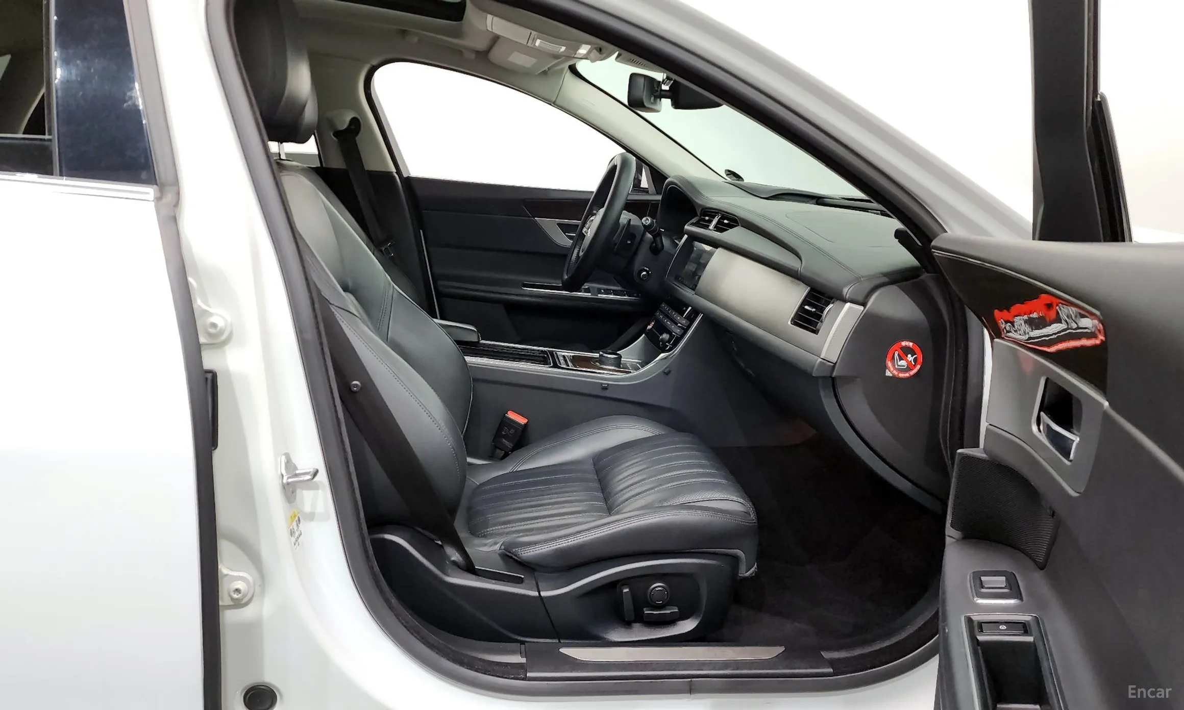 Jaguar XF (x260) превью 11