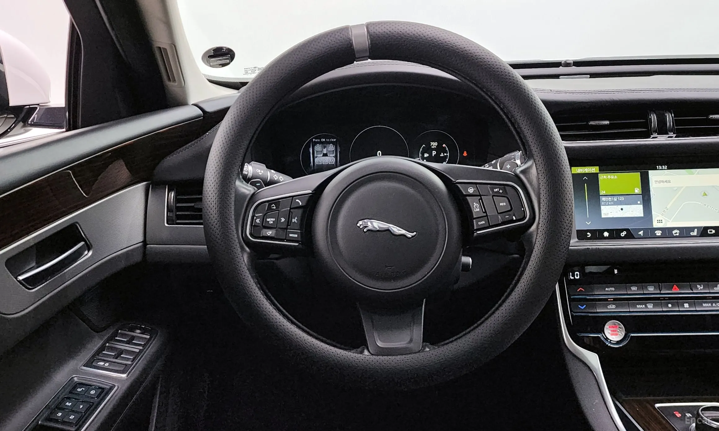 Jaguar XF (x260) превью 13