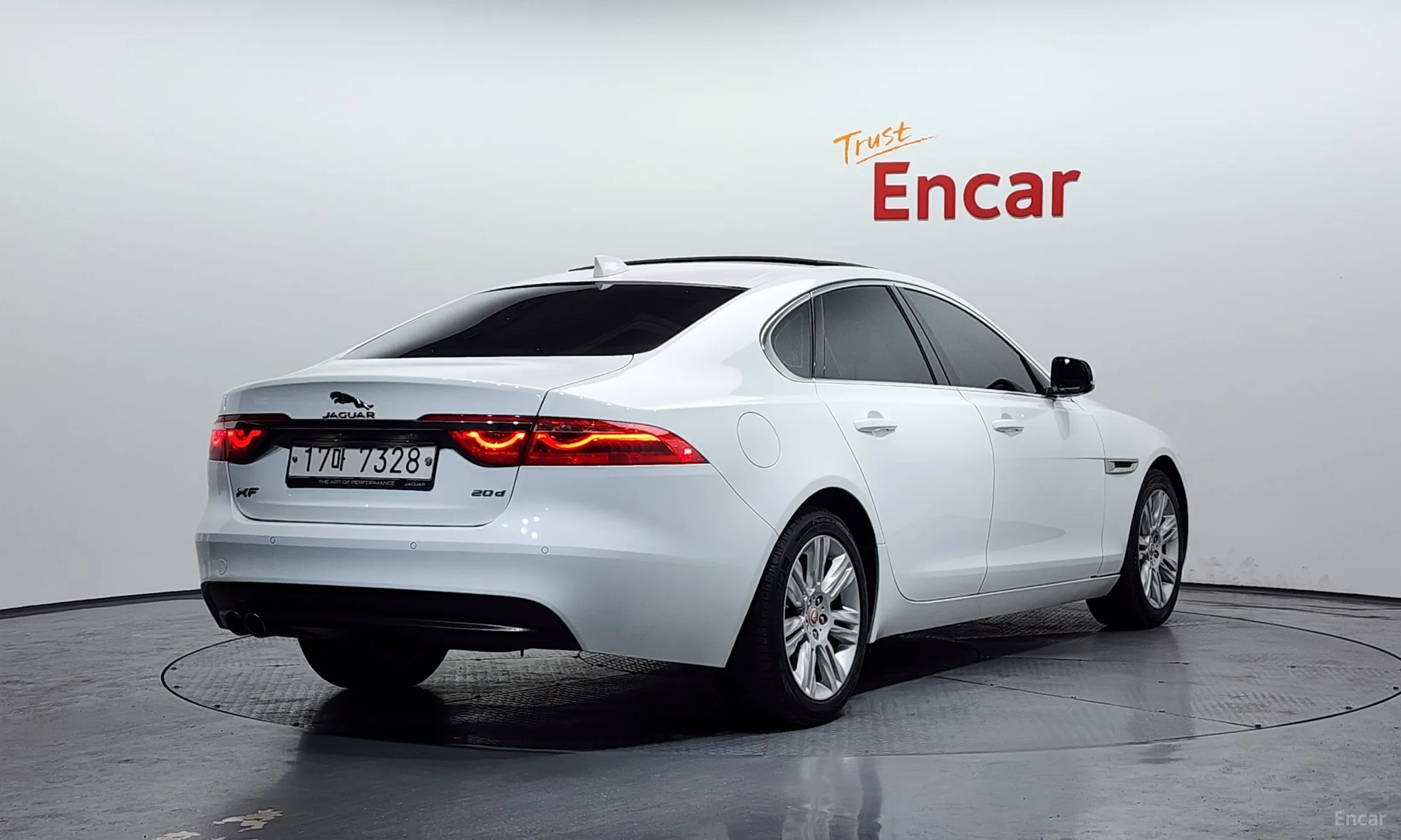 Jaguar XF (x260)