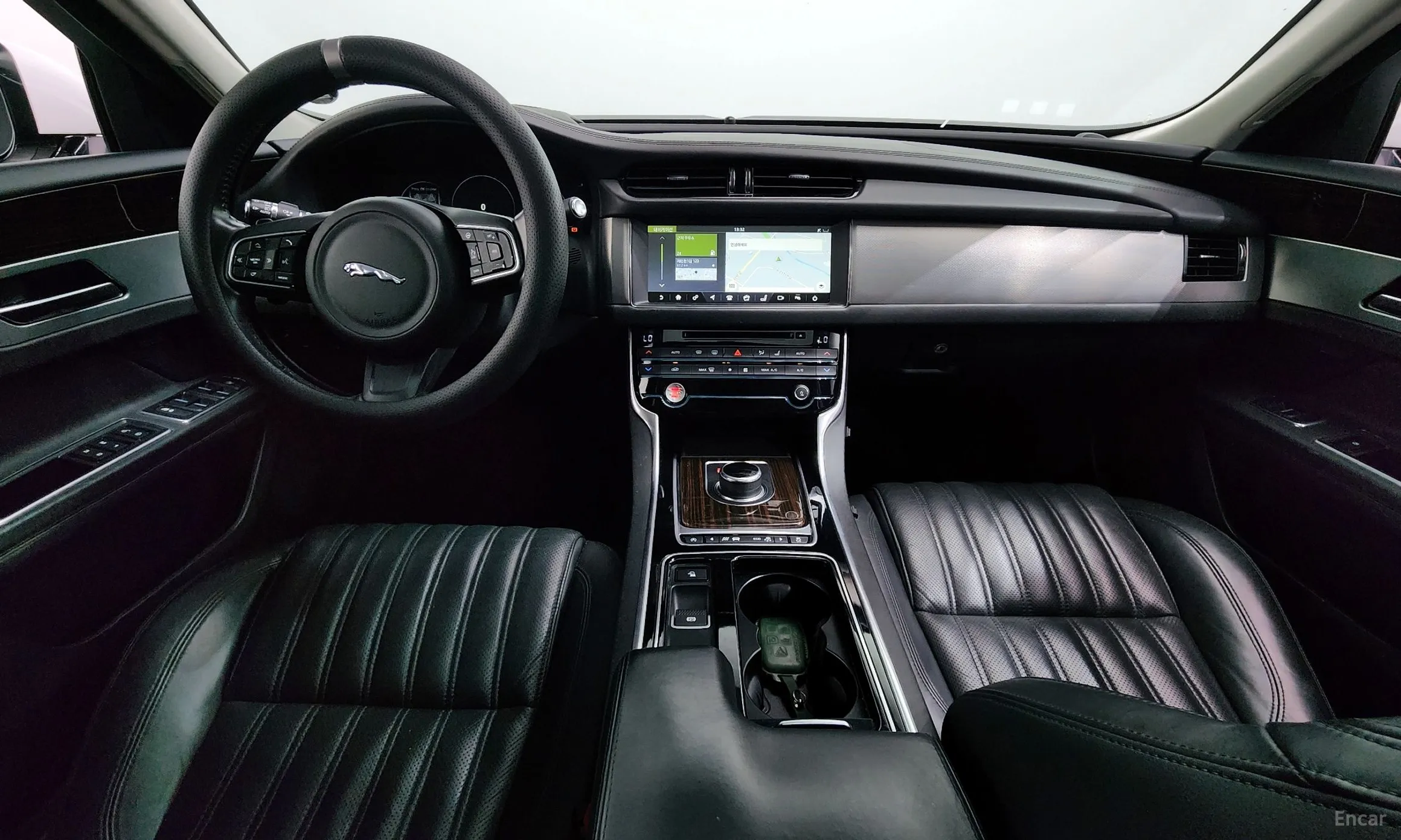 Jaguar XF (x260) превью 7