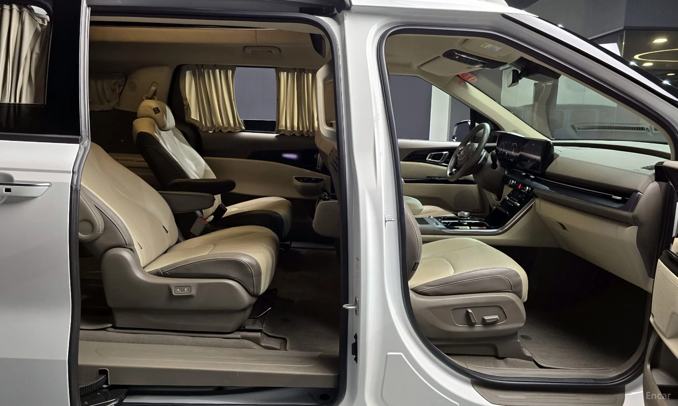 Kia Carnival Gen 4 превью 10