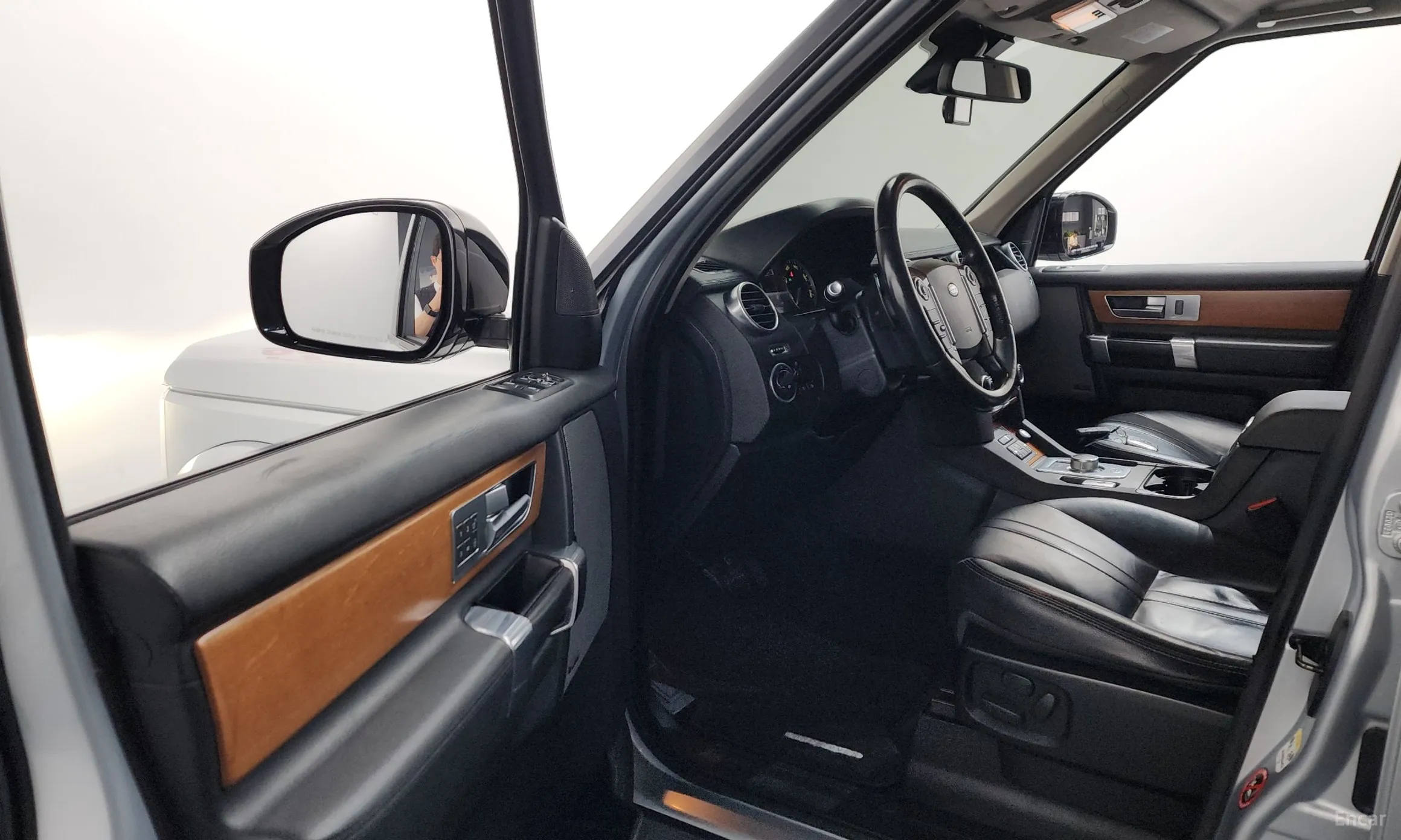 Land Rover Discovery 4 превью 10