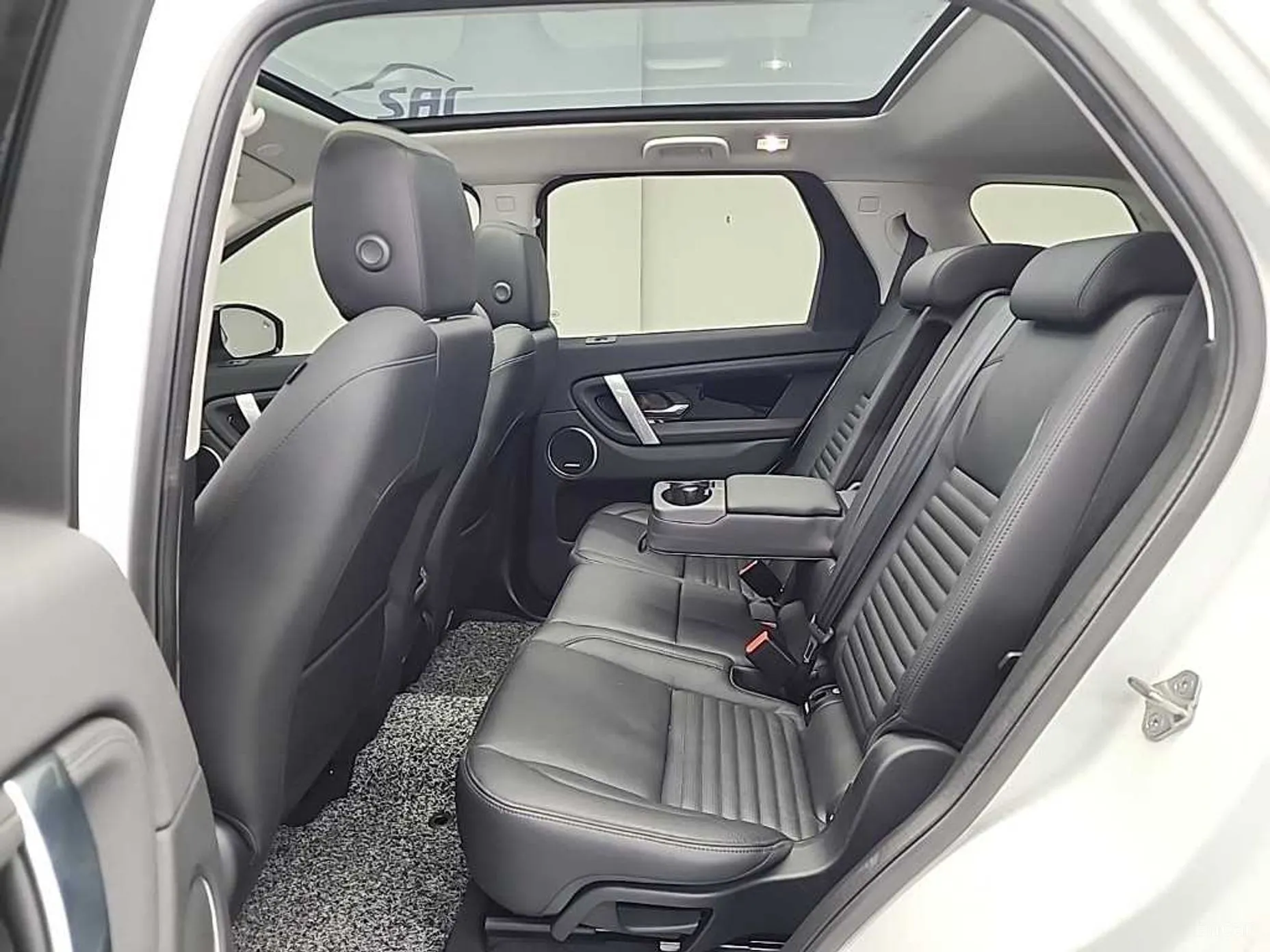 Land Rover Discovery Sports превью 12