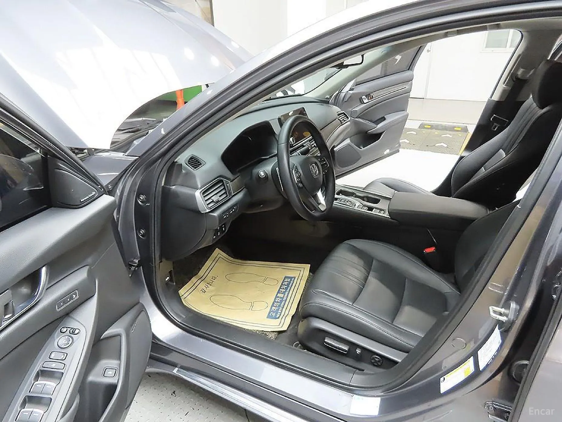 Honda Accord 10th Generation превью 10