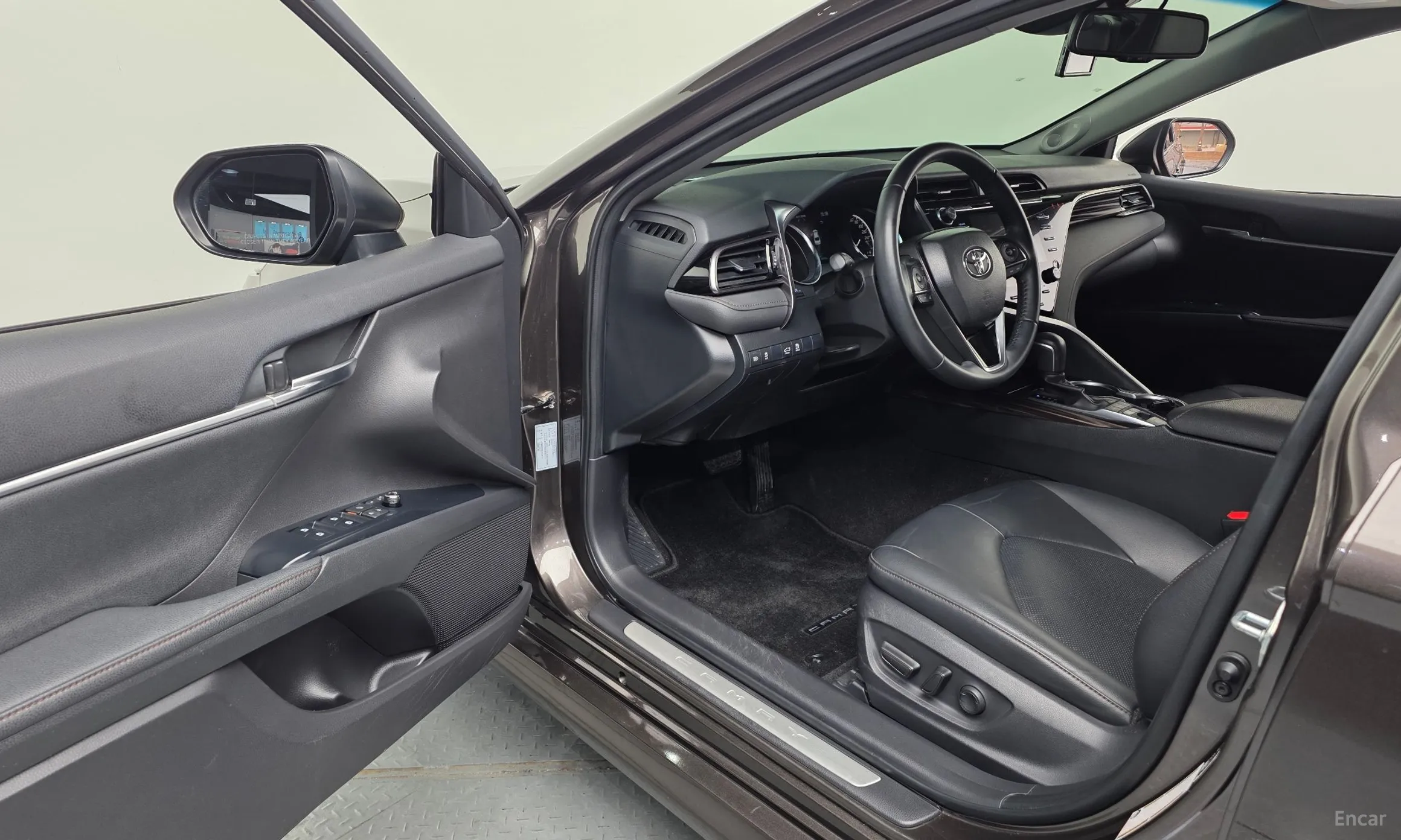 Toyota Camry (XV70) превью 10