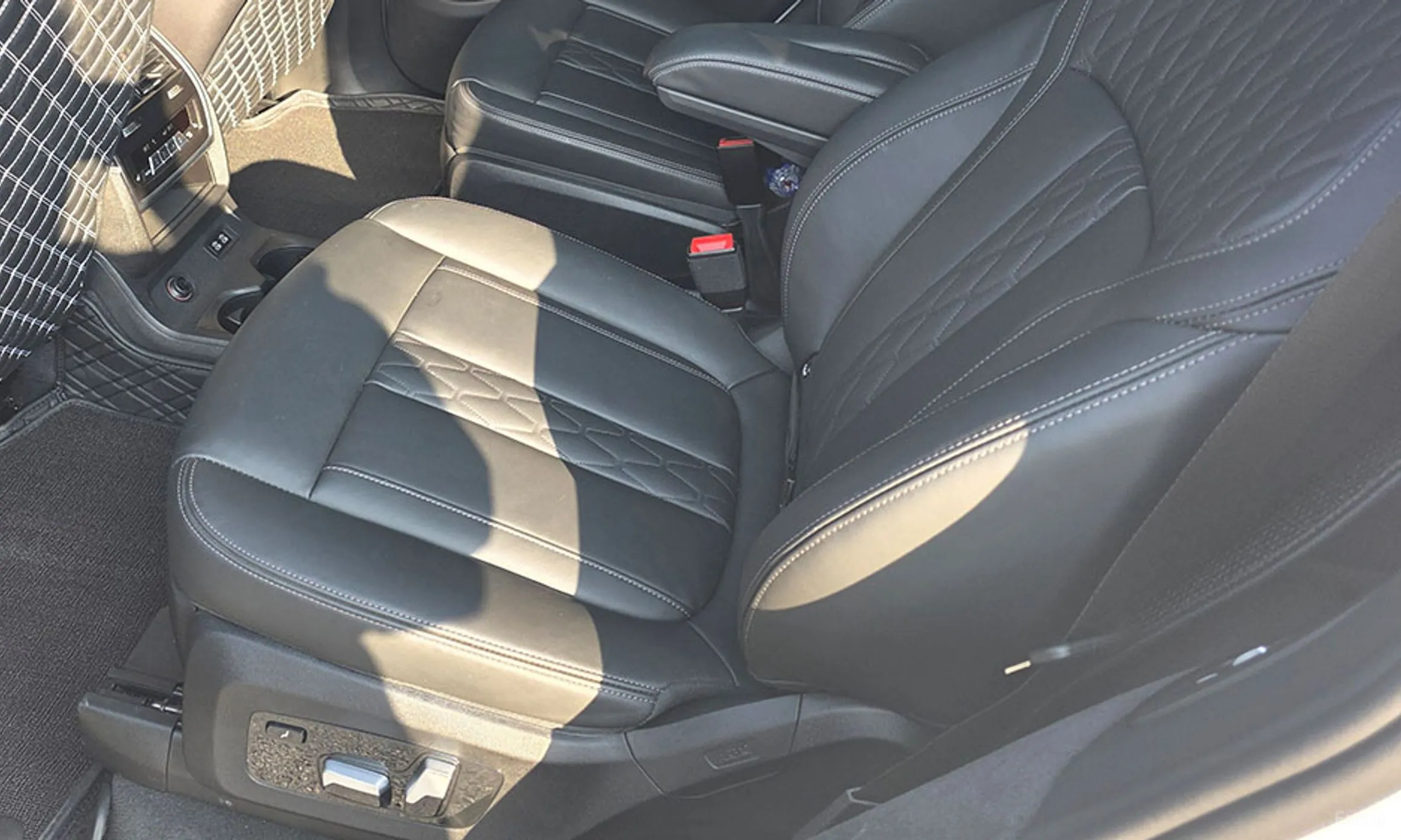 BMW X7 (G07) превью 14