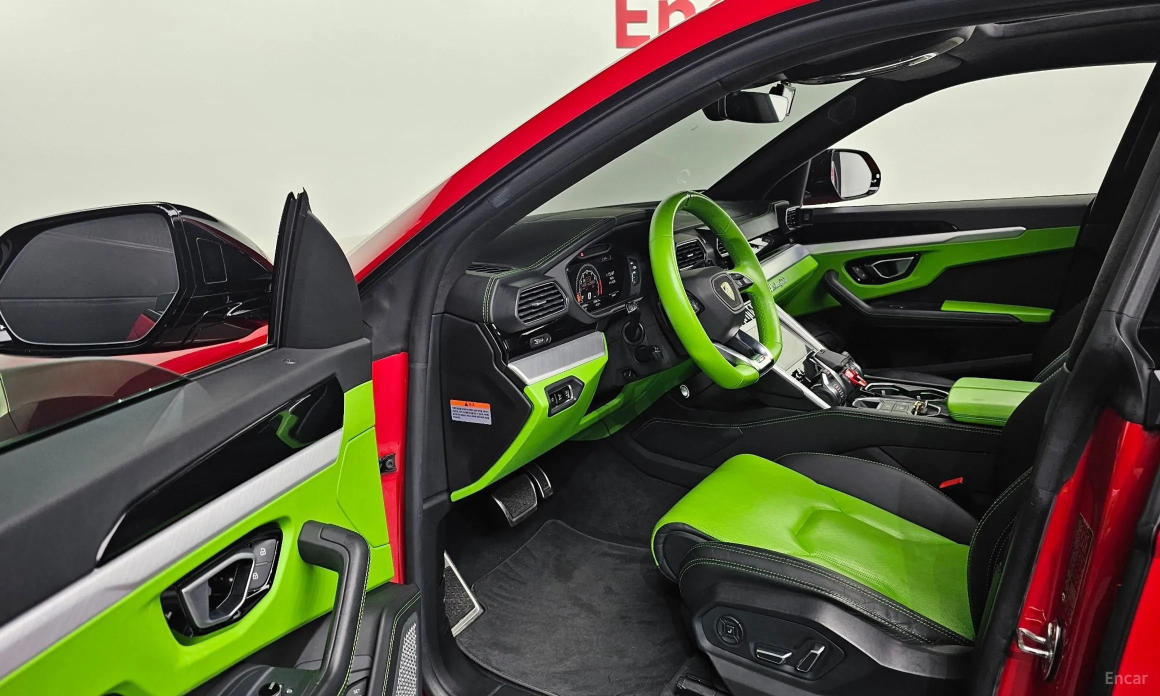 Lamborghini Urus превью 10