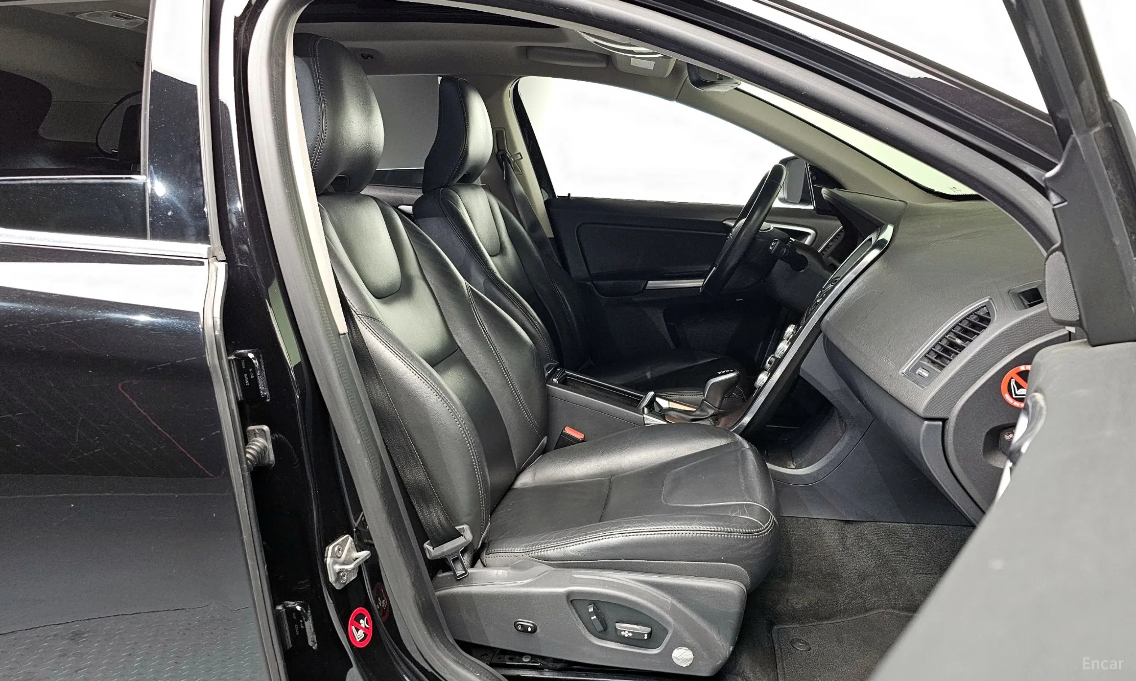 Volvo XC60 превью 10