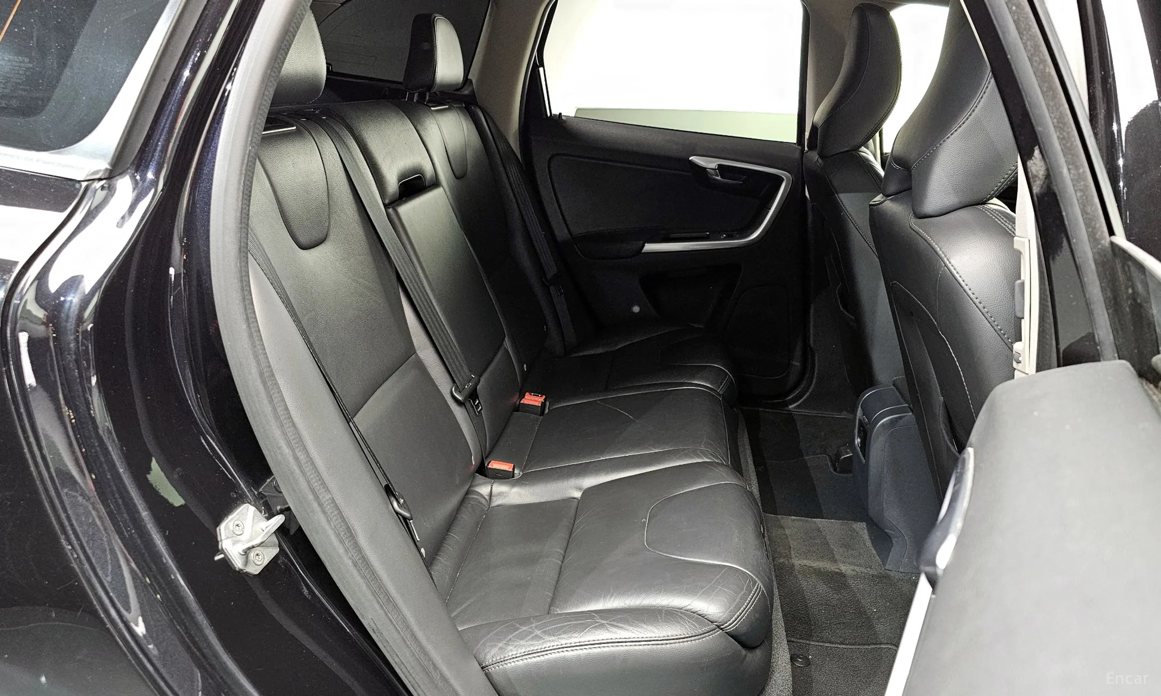 Volvo XC60 превью 12