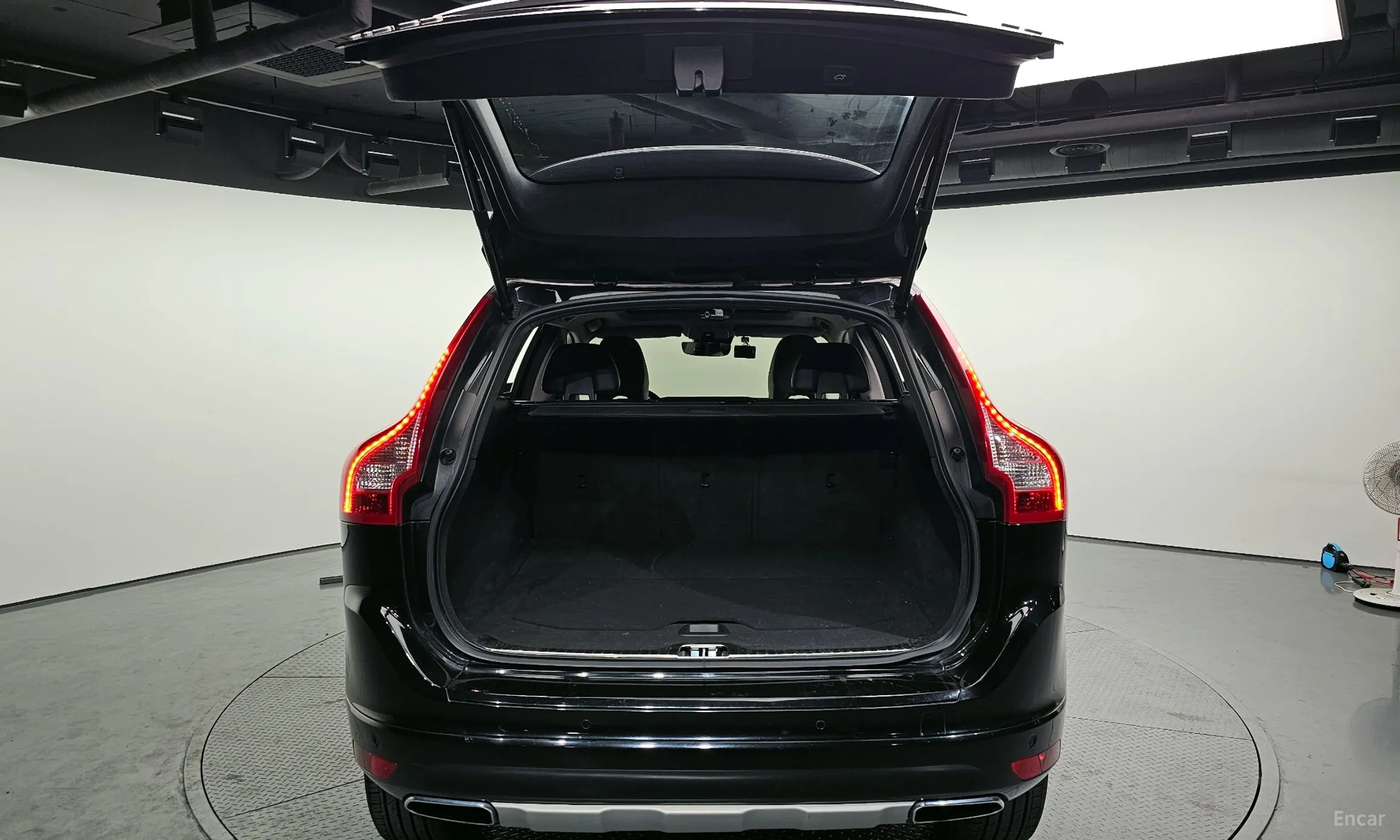 Volvo XC60 превью 20
