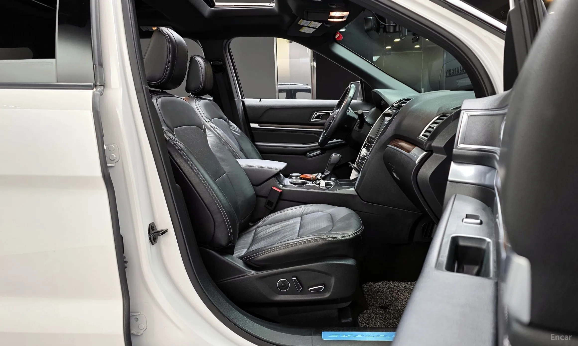 Ford Explorer превью 10