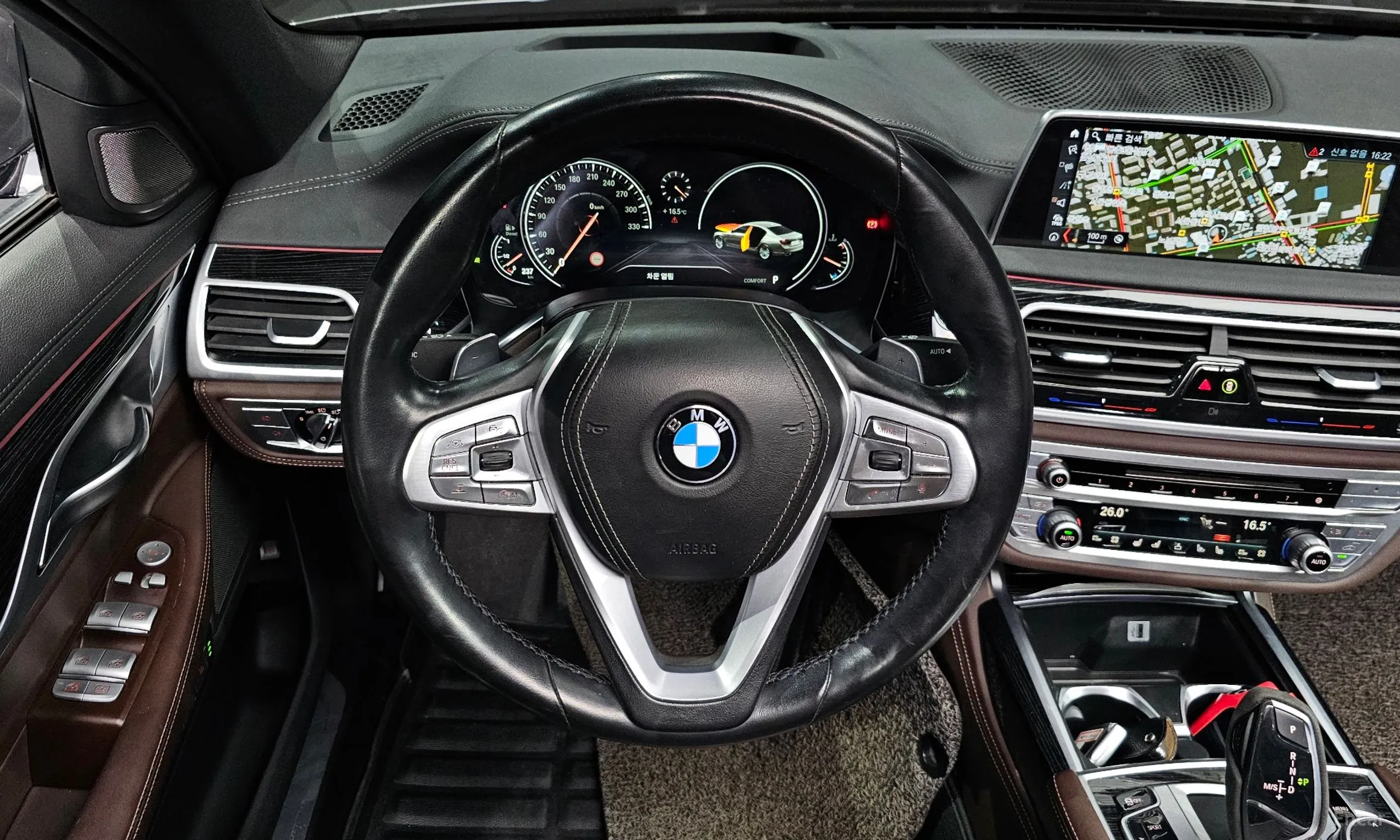 BMW 7 Series (G11) превью 13
