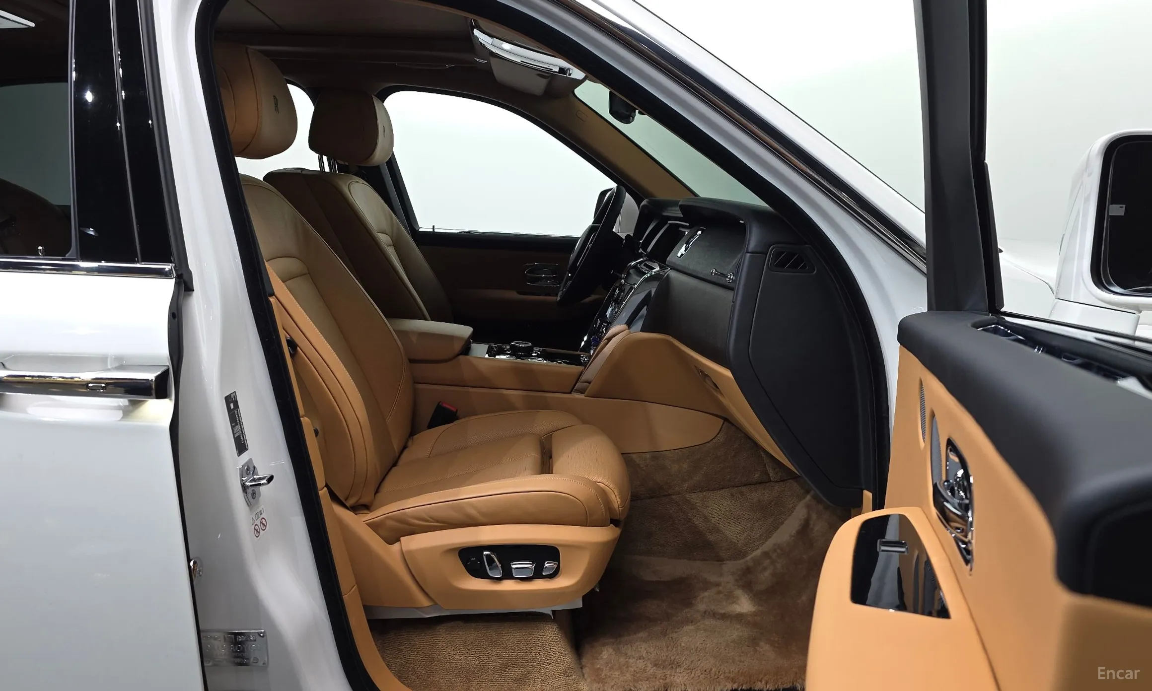 Rolls-Royce Cullinan превью 11