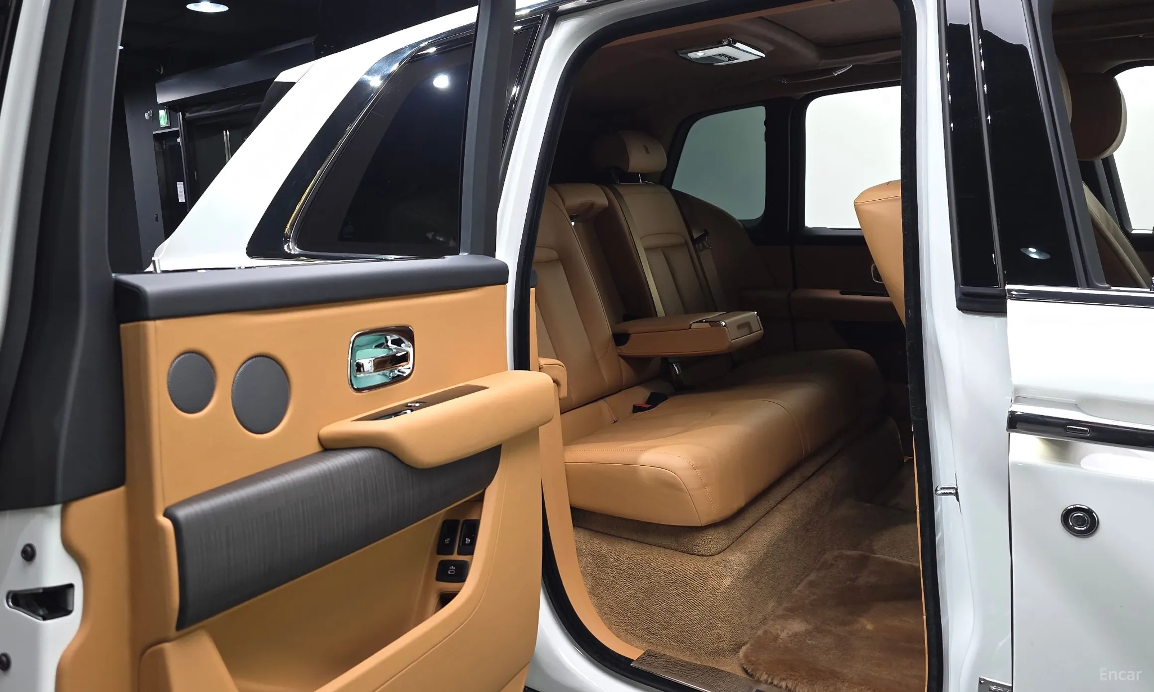 Rolls-Royce Cullinan превью 12