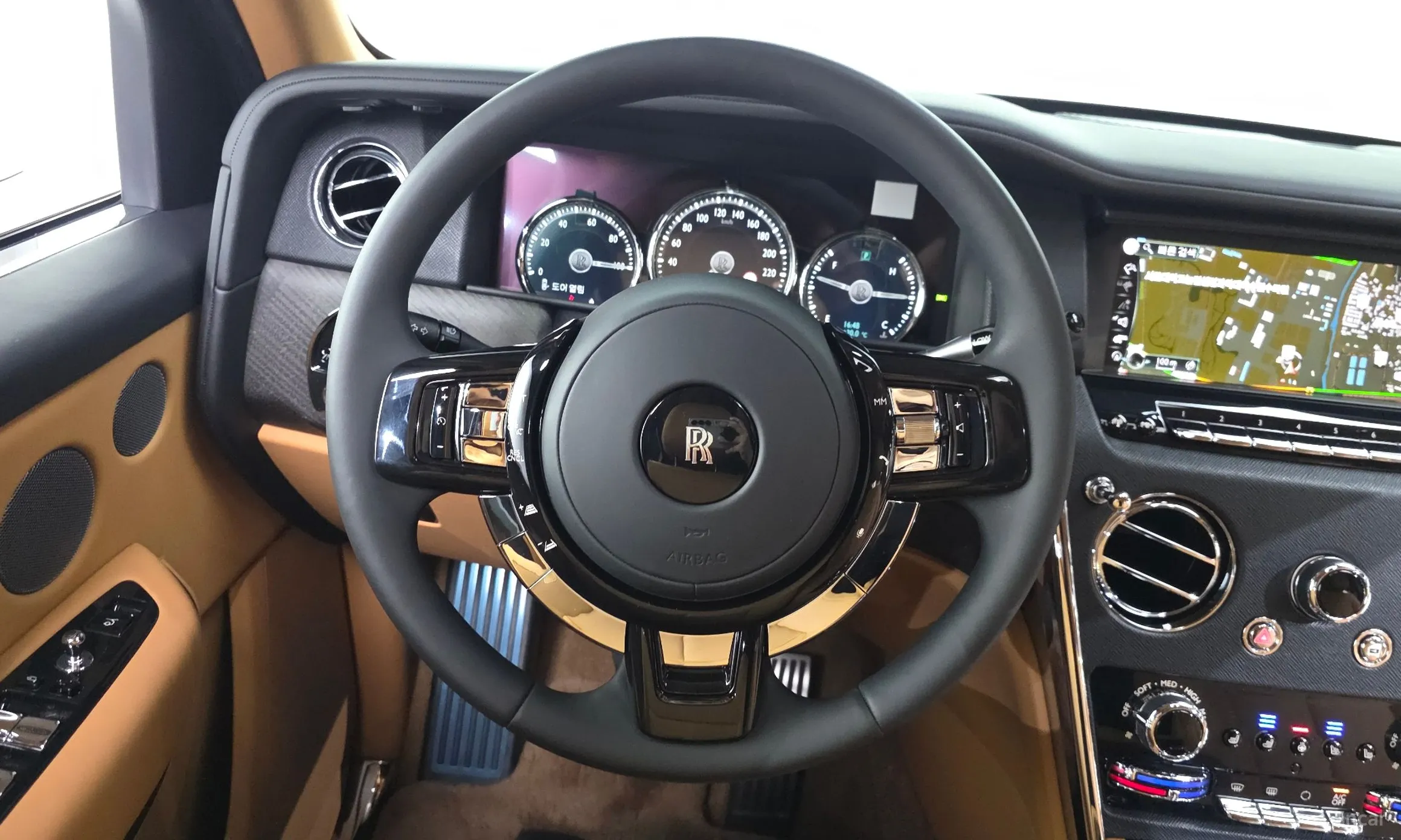 Rolls-Royce Cullinan превью 13