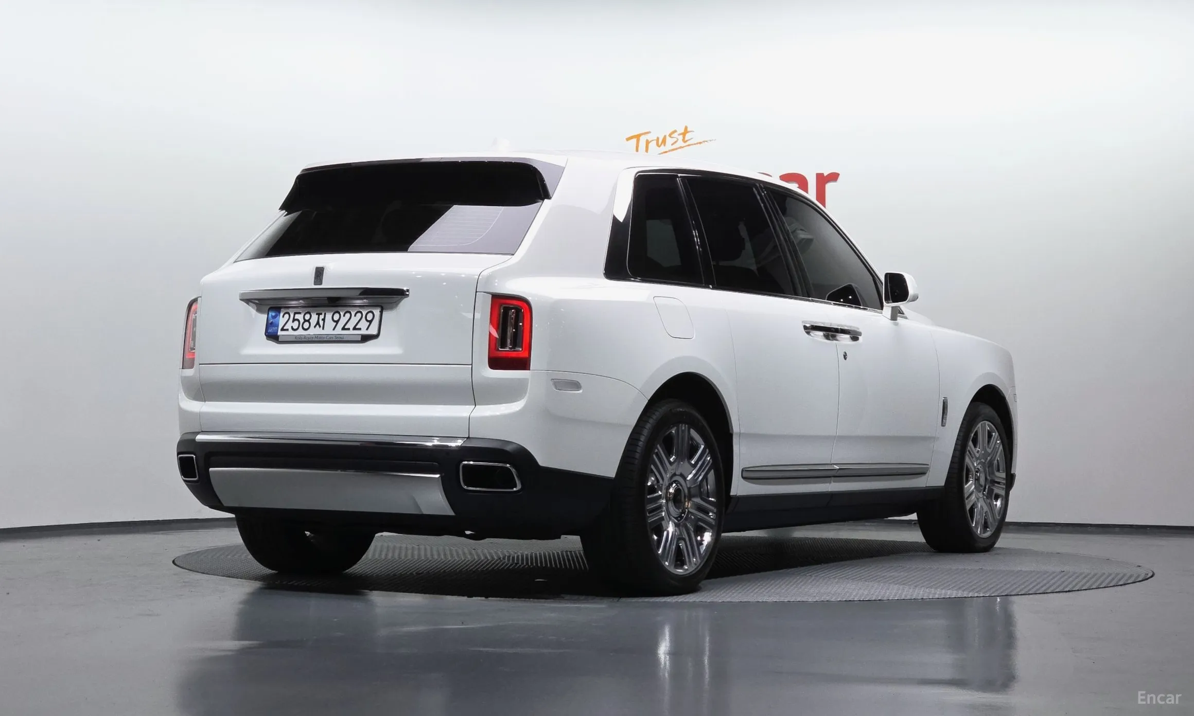Rolls-Royce Cullinan превью 2