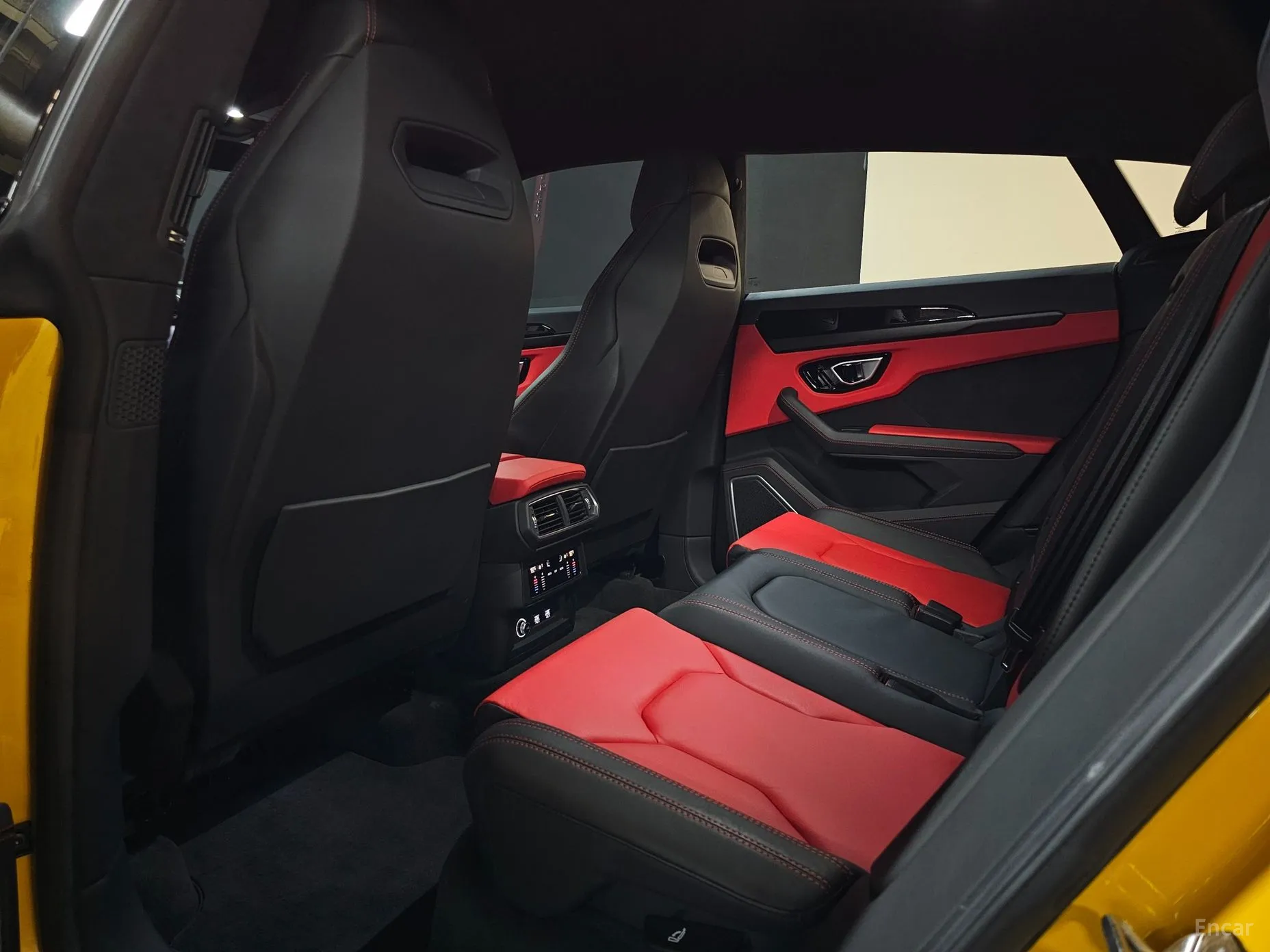 Lamborghini Urus превью 17