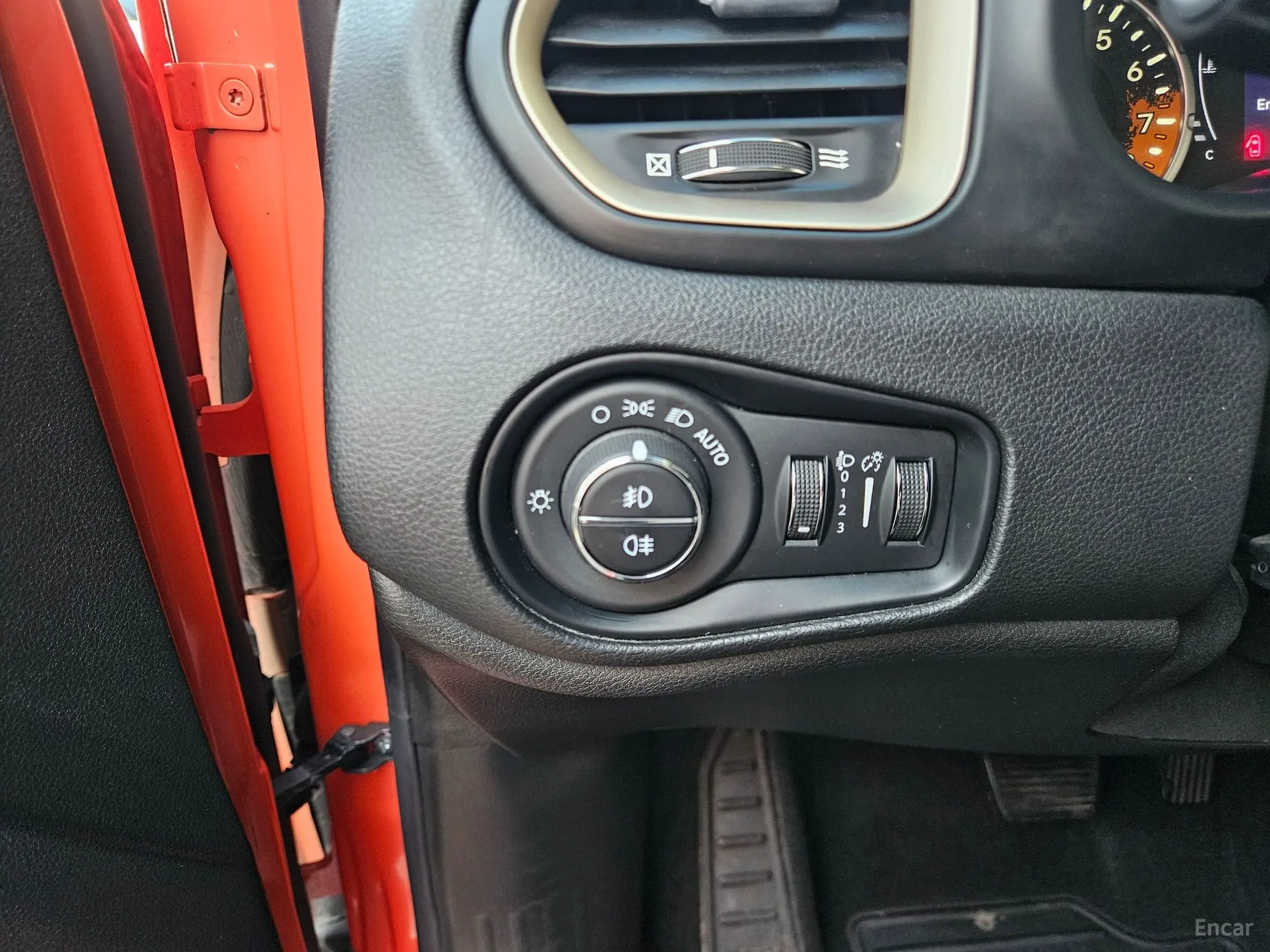 Jeep Renegade превью 15