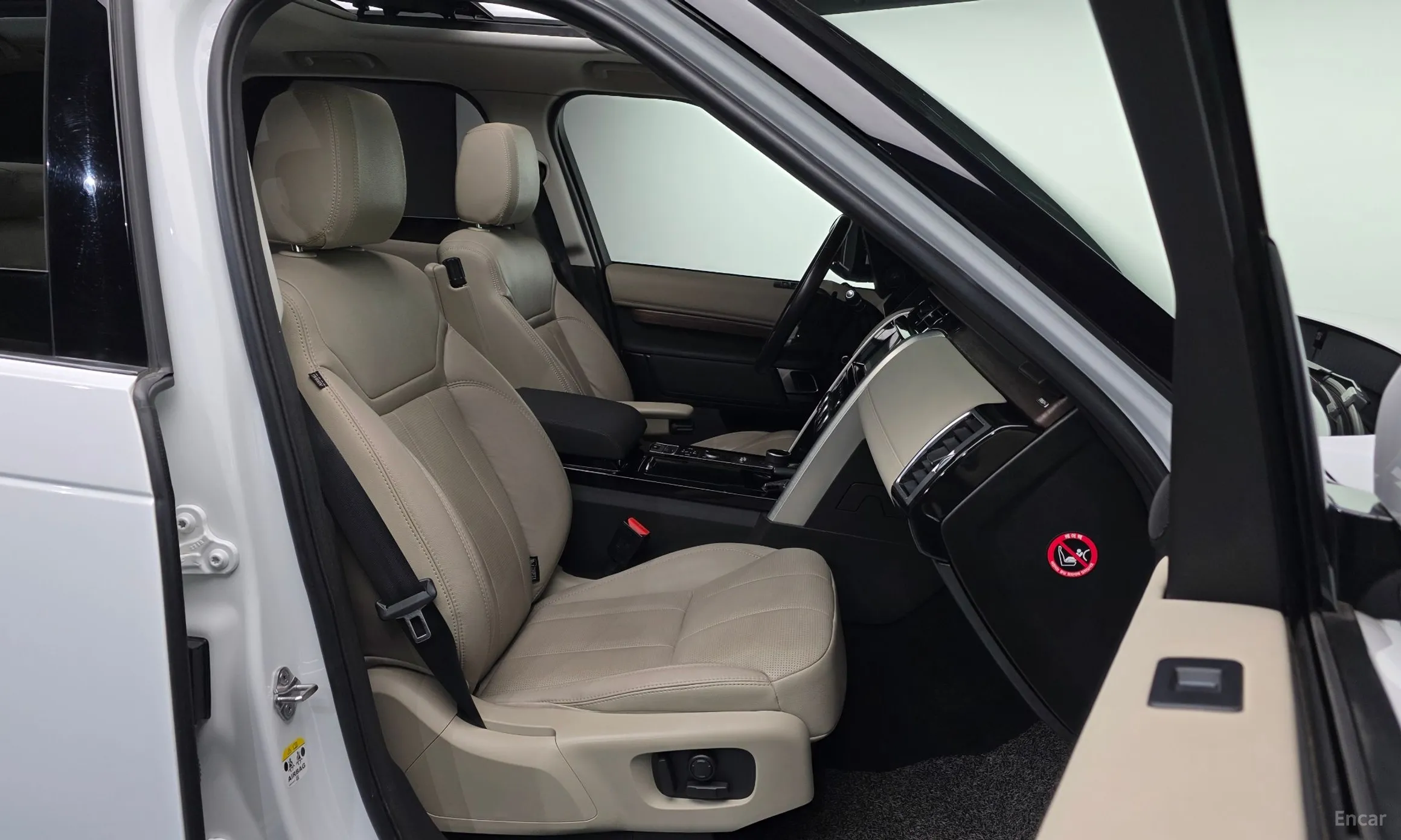 Land Rover Discovery 5 превью 10