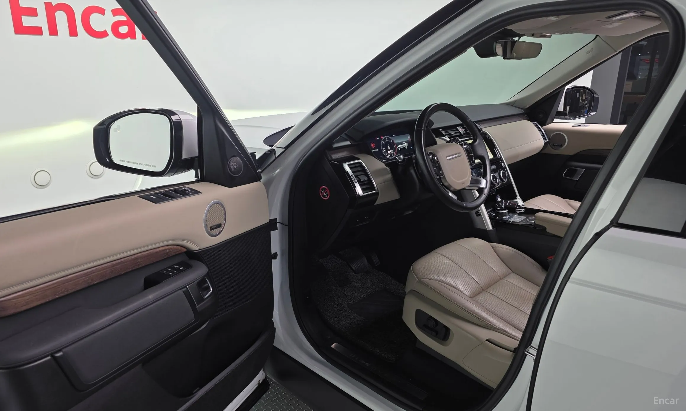 Land Rover Discovery 5 превью 11