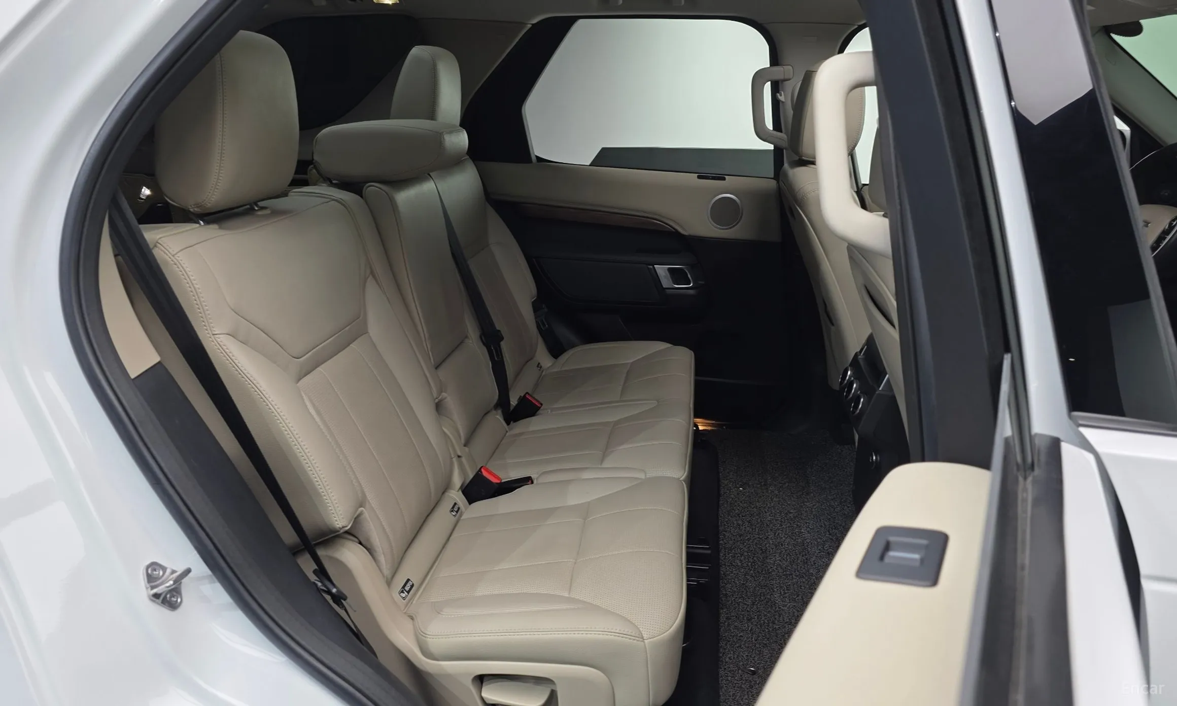 Land Rover Discovery 5 превью 12