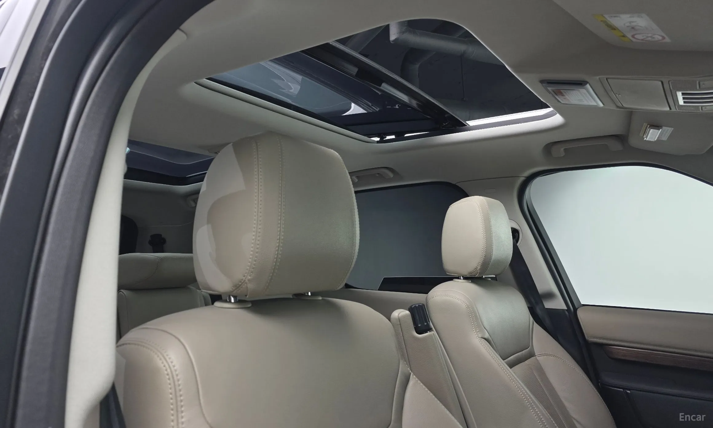 Land Rover Discovery 5 превью 19