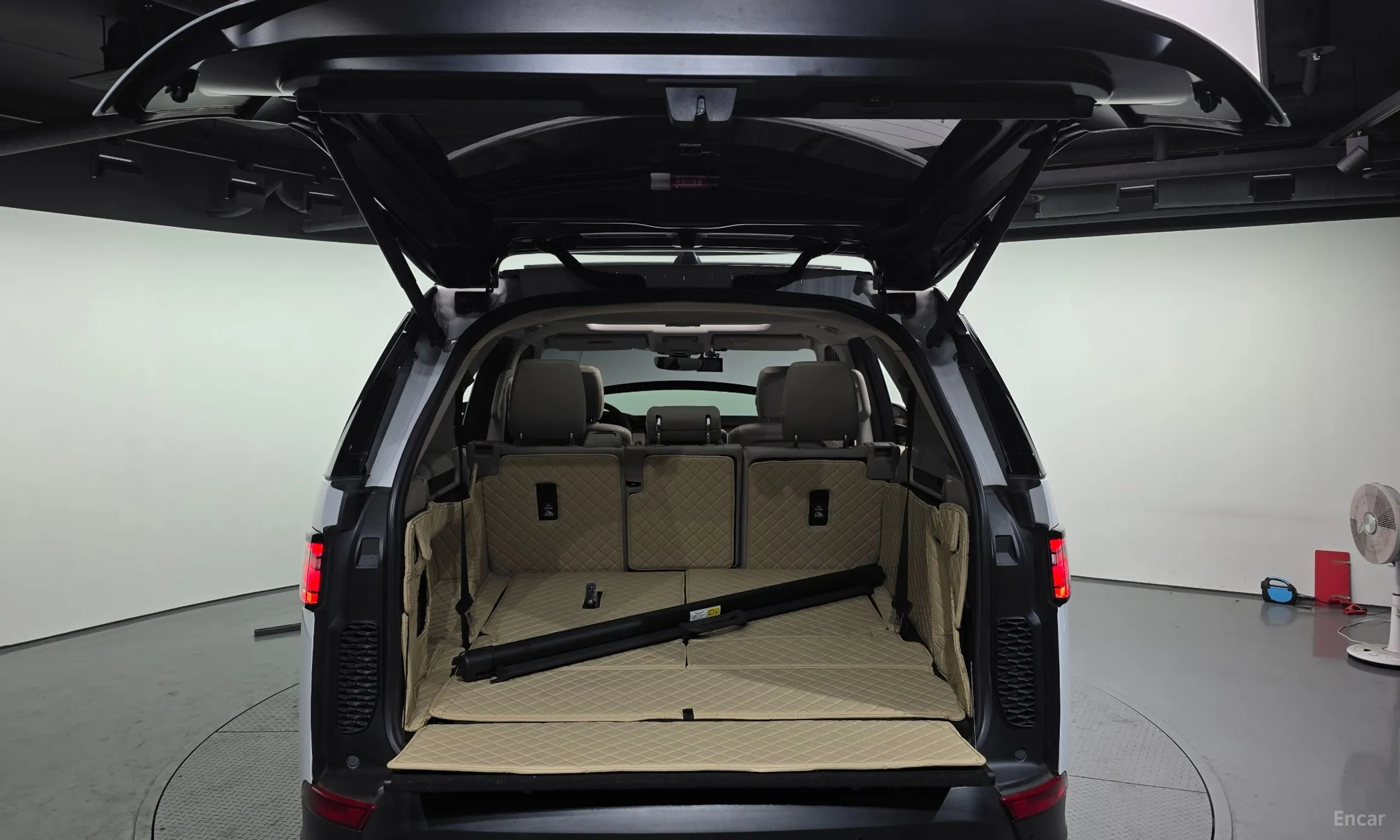 Land Rover Discovery 5 превью 20